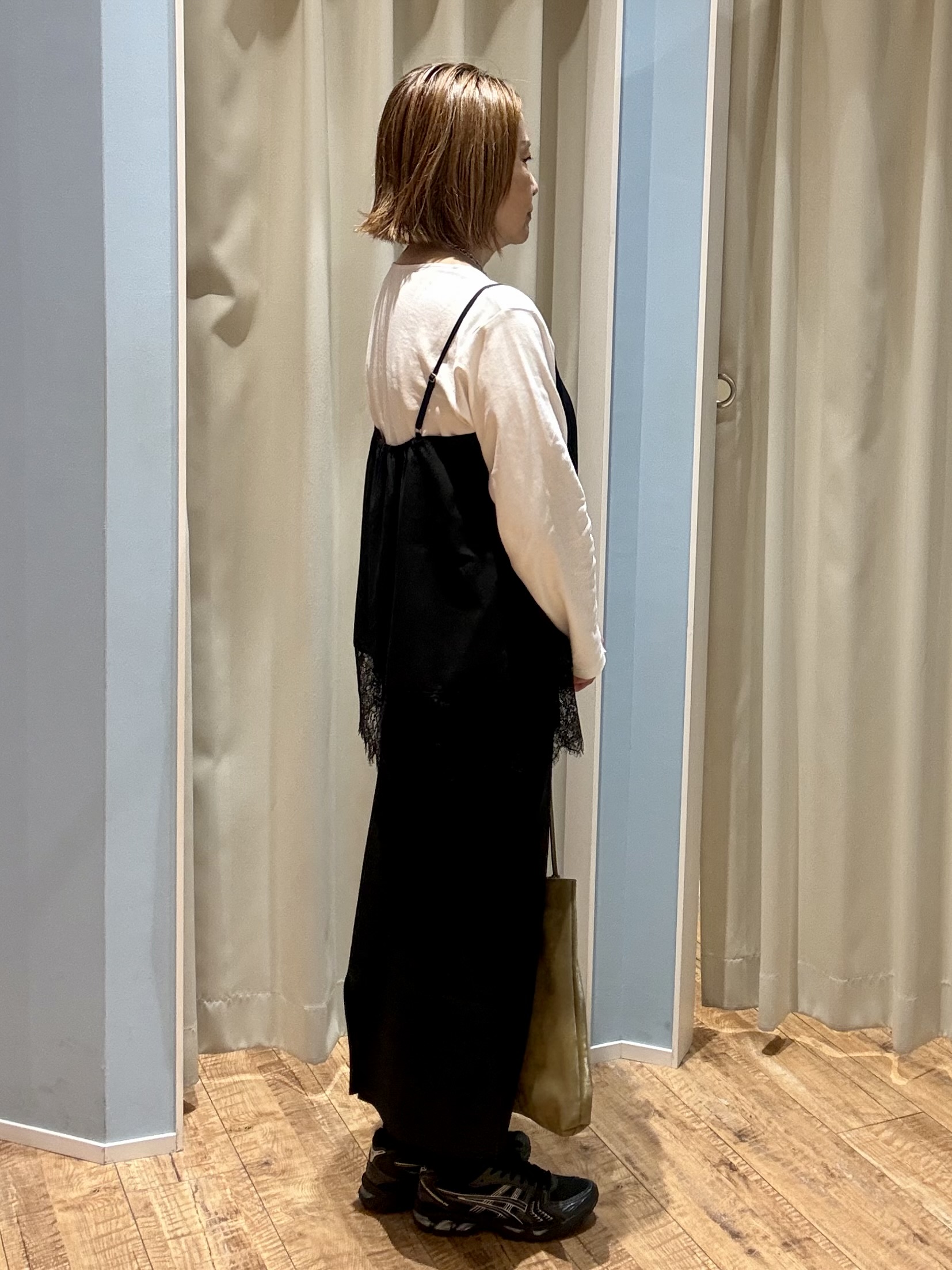 yuさんの「SHOO･LA･RUE｜【UV/S-LL/洗濯機可】大人上品 ロゴプリントロンT」を使ったコーディネート
