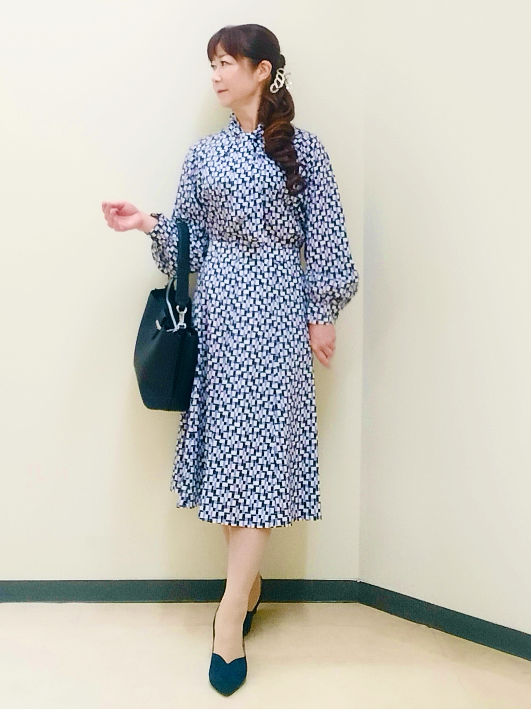 花さんの「Reflect｜【SS-4Lサイズ／セットアップ】幾何柄プリント ボウタイデザインブラウス」を使ったコーディネート