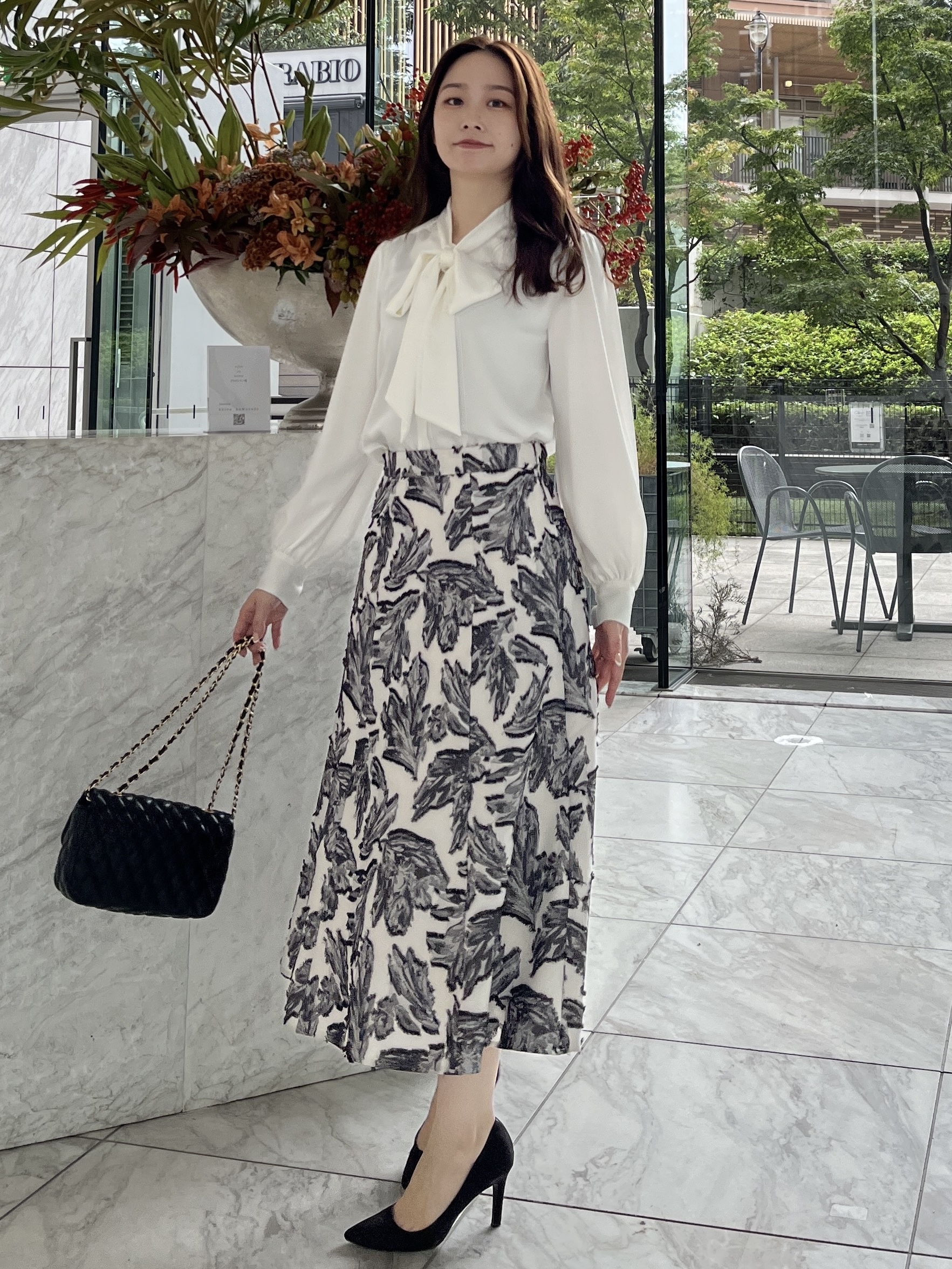 Saekoさんの「COUP DE CHANCE｜シルク調リボンブラウス」を使ったコーディネート