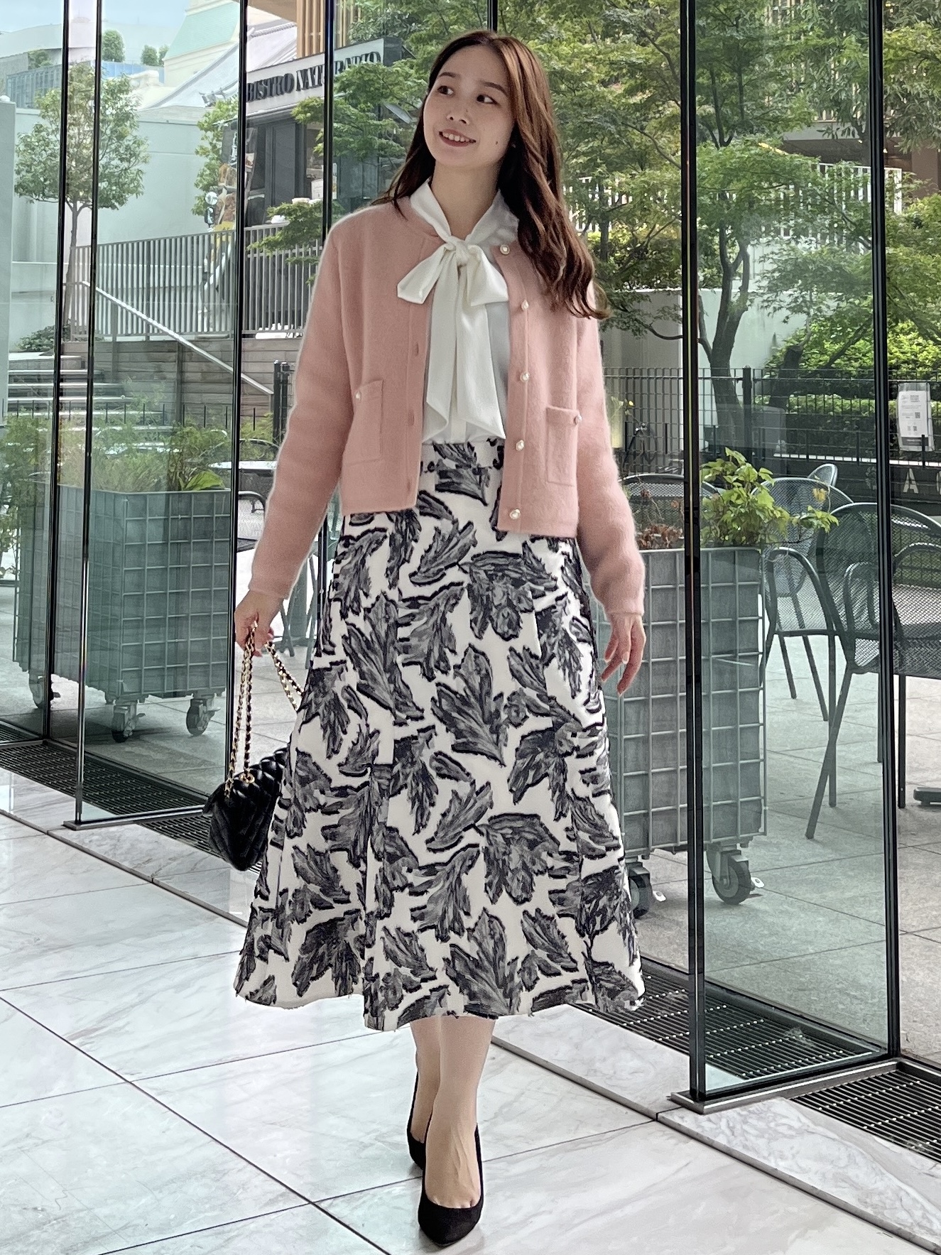 Saekoさんの「COUP DE CHANCE｜シルク調リボンブラウス」を使ったコーディネート