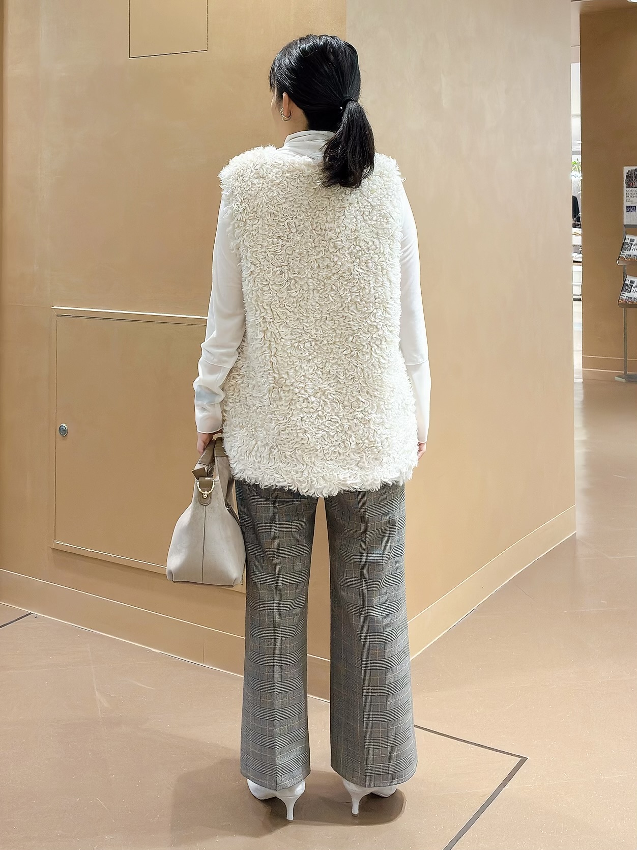 hattoriさんの「INDIVI｜【レイヤード／袖口シアー／日本製】ベロアジャージトップス」を使ったコーディネート