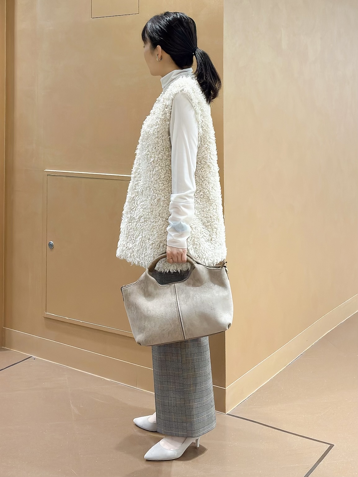 hattoriさんの「INDIVI｜【レイヤード／袖口シアー／日本製】ベロアジャージトップス」を使ったコーディネート