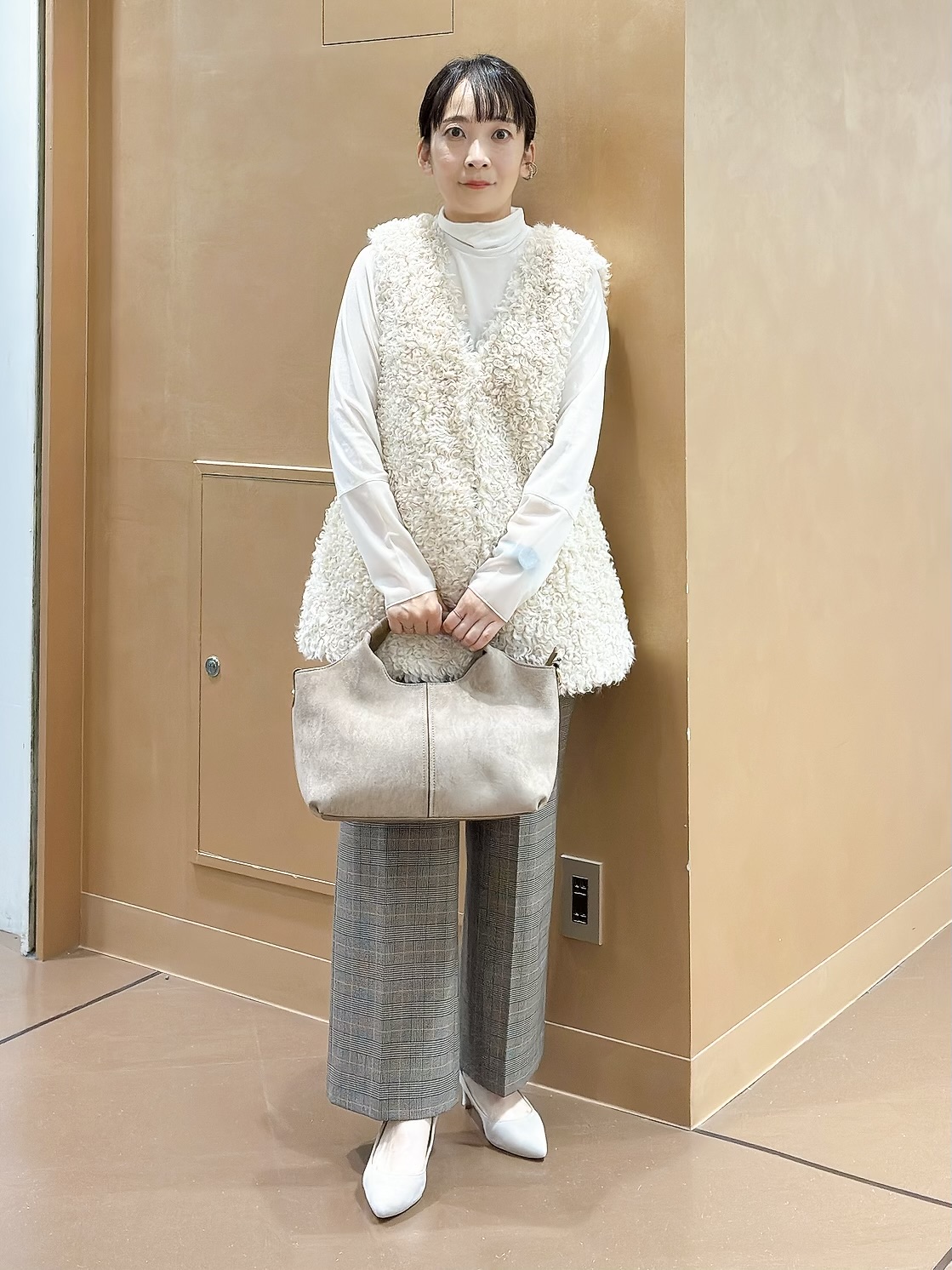hattoriさんの「INDIVI｜【レイヤード／袖口シアー／日本製】ベロアジャージトップス」を使ったコーディネート