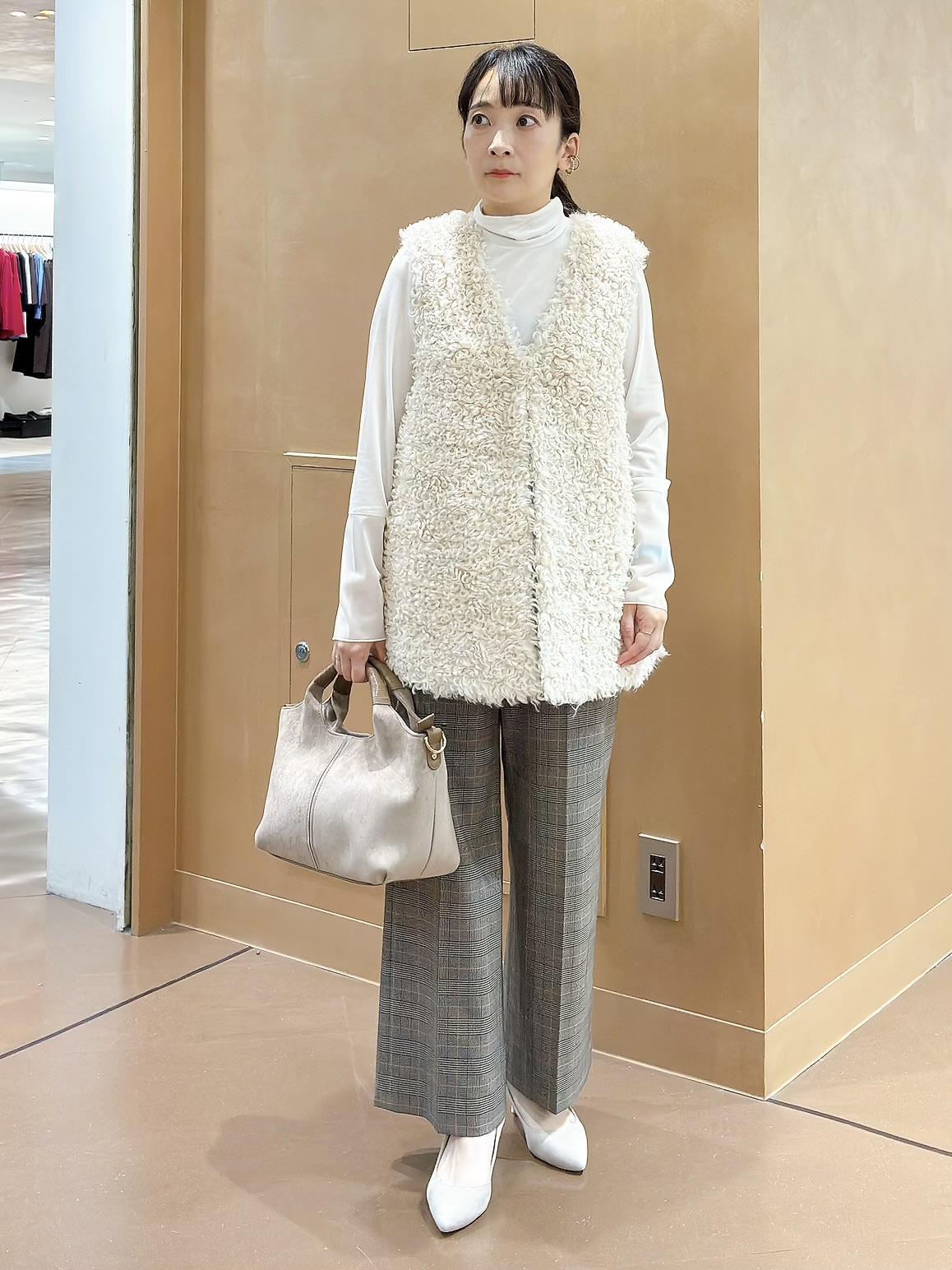 hattoriさんの「INDIVI｜【レイヤード／袖口シアー／日本製】ベロアジャージトップス」を使ったコーディネート