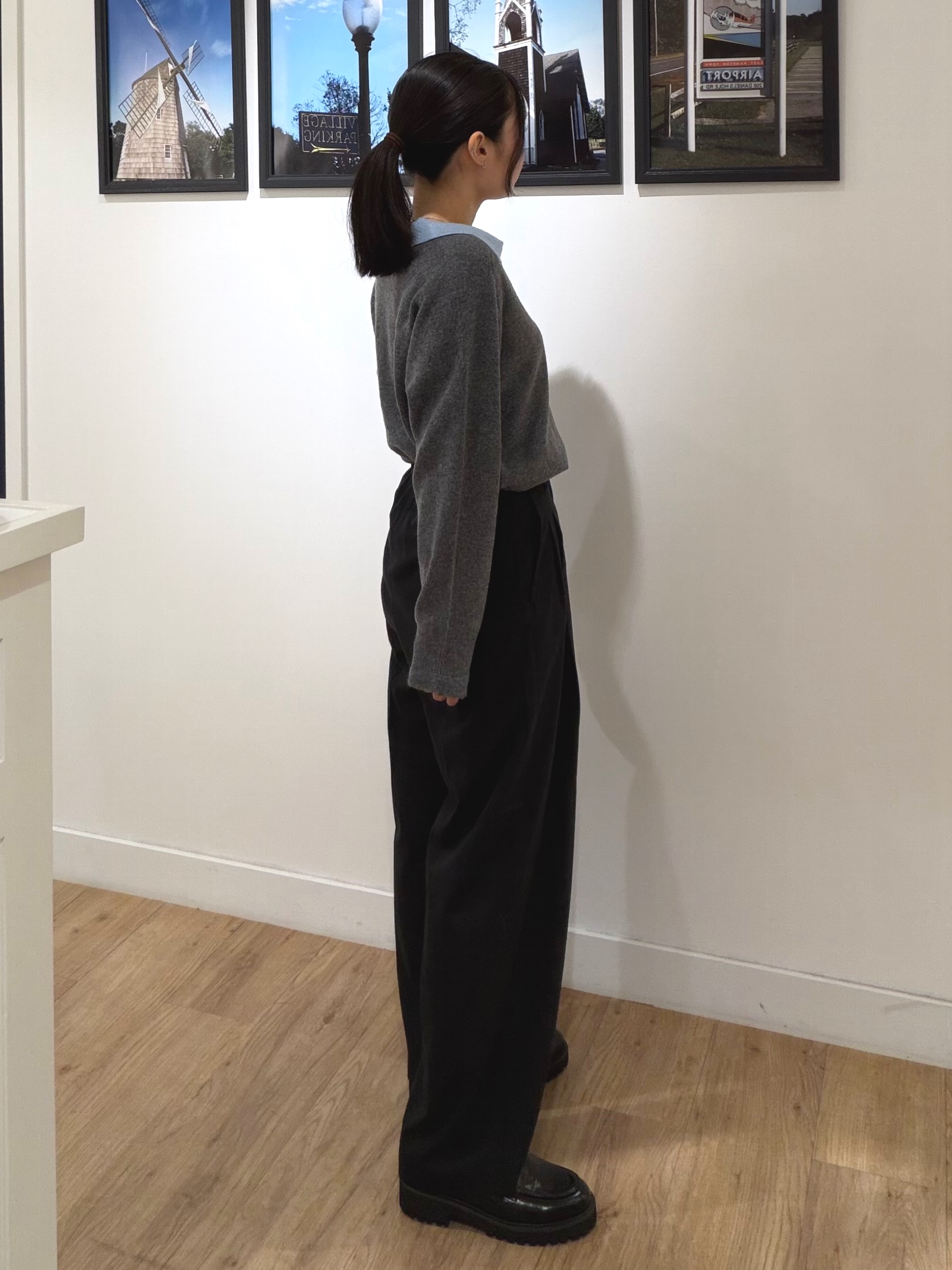 秦美里さんの「Dessin｜【洗える/チクチクしにくい】モヘヤライク バイカラースキッパーポロニット」を使ったコーディネート