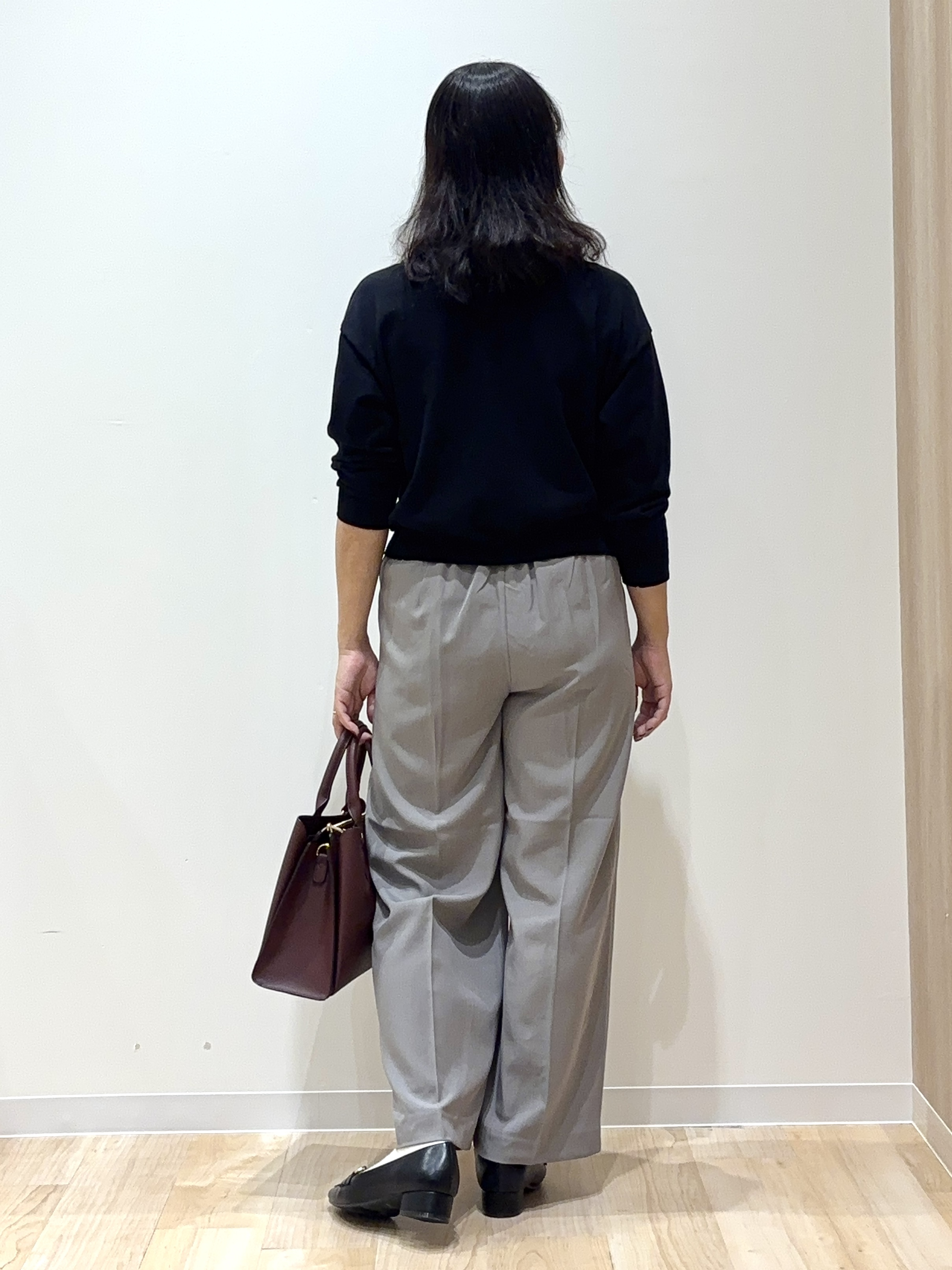 miraiさんの「grove｜【前後2WAY】さりげなく、上品にきらめく ニットカーディガン」を使ったコーディネート