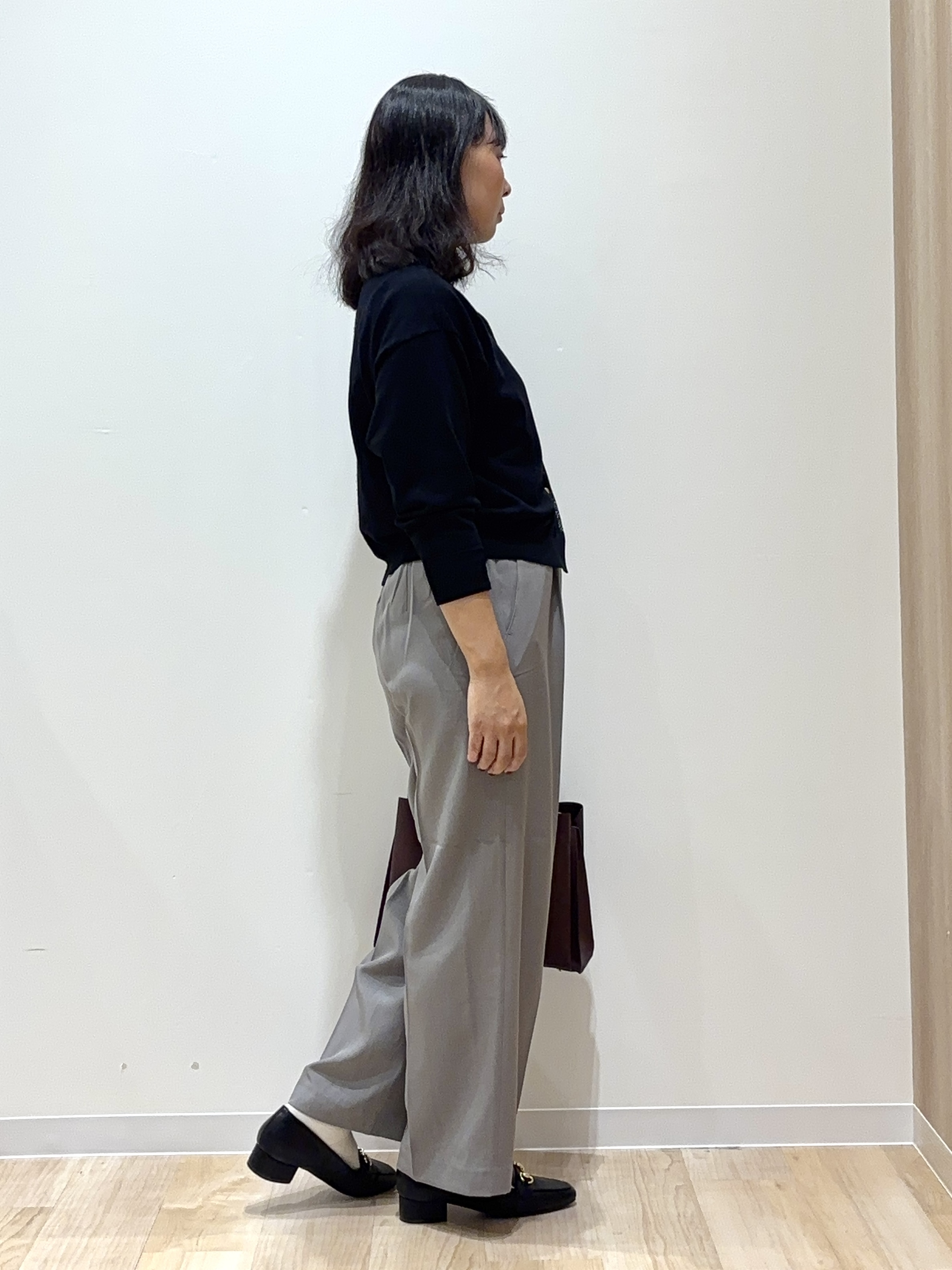 miraiさんの「grove｜【前後2WAY】さりげなく、上品にきらめく ニットカーディガン」を使ったコーディネート
