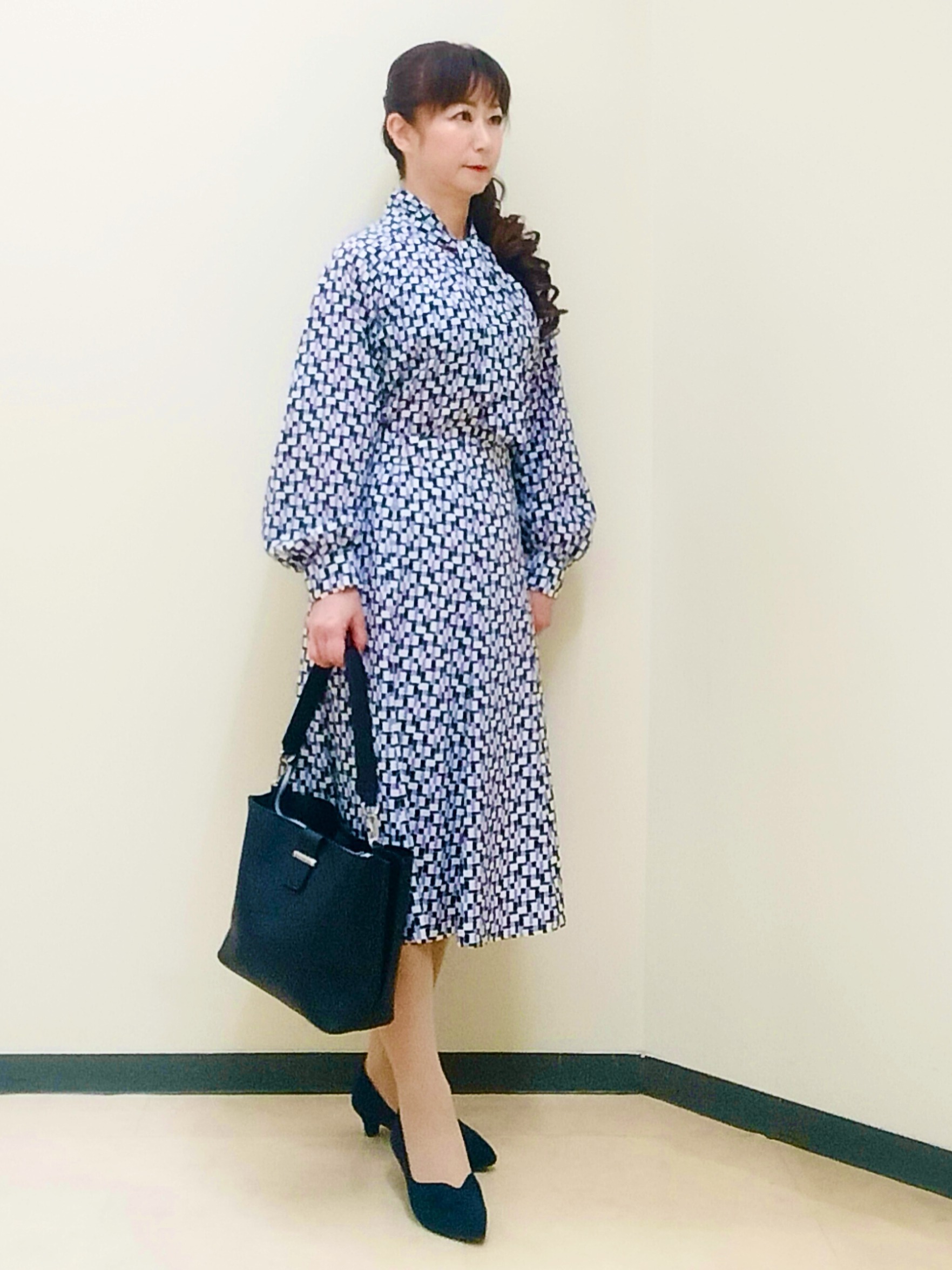 花さんの「Reflect｜【SS-4Lサイズ／セットアップ】幾何柄プリント ボウタイデザインブラウス」を使ったコーディネート