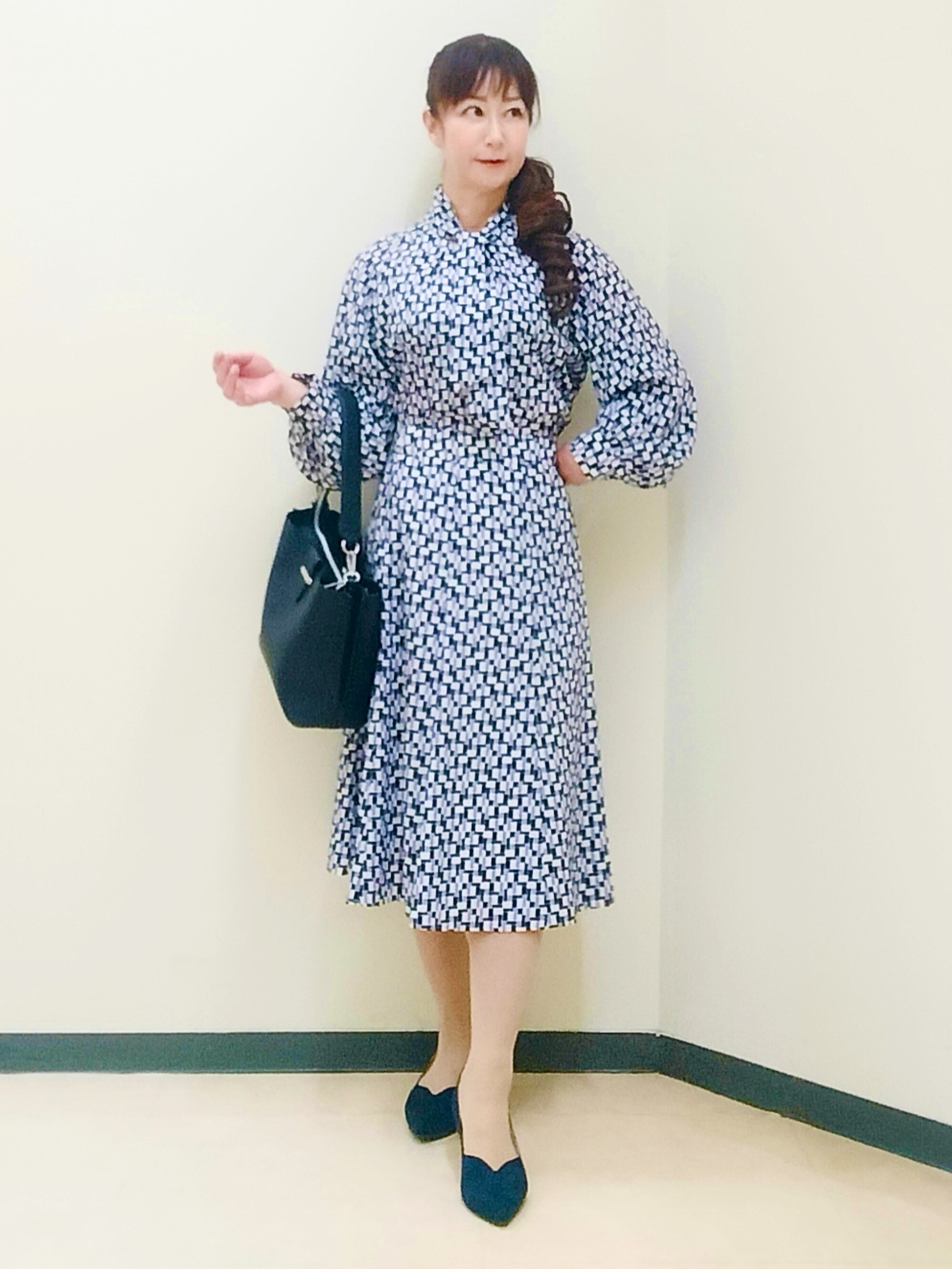 花さんの「Reflect｜【SS-4Lサイズ／セットアップ】幾何柄プリント ボウタイデザインブラウス」を使ったコーディネート