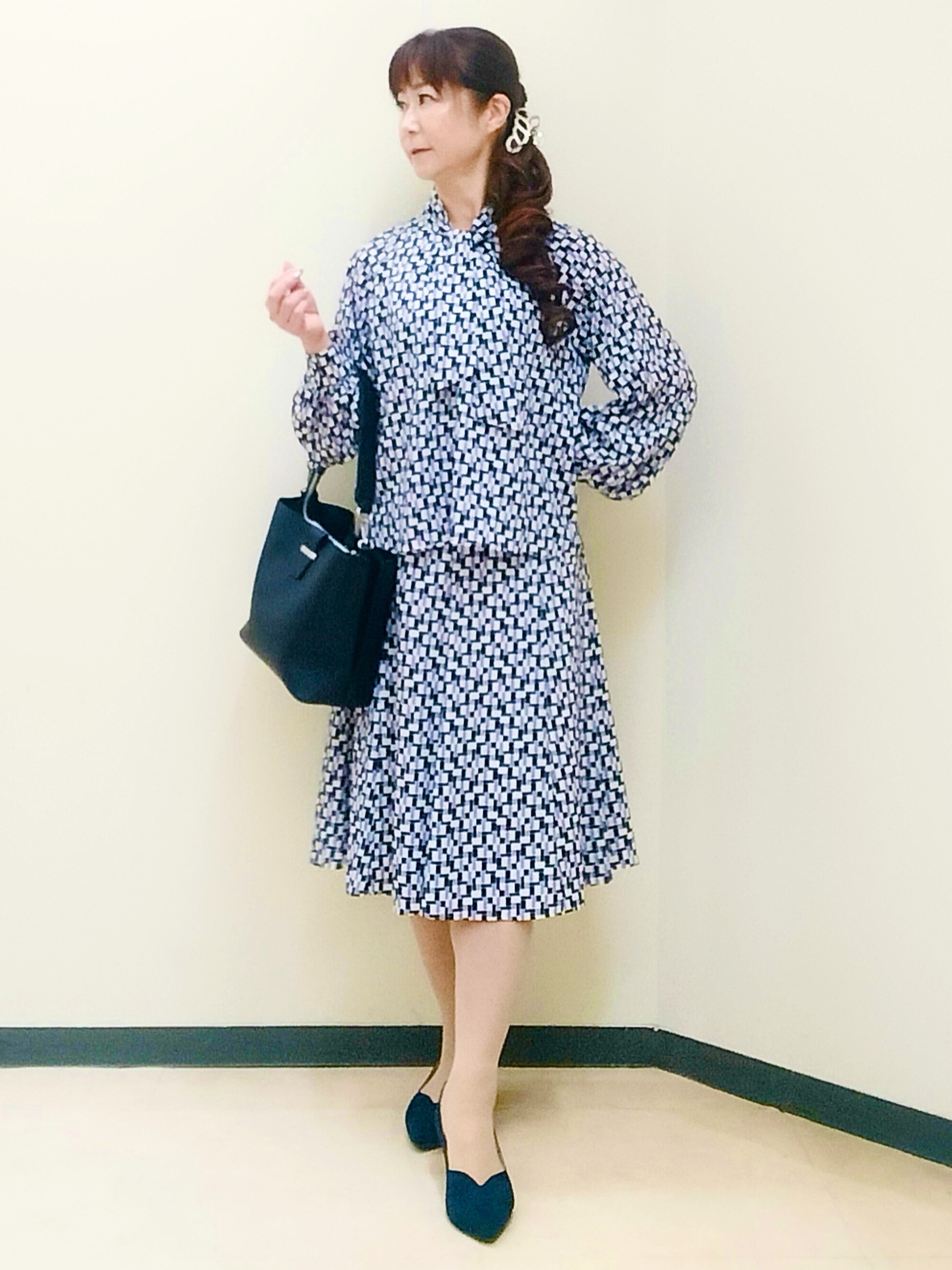 花さんの「Reflect｜【SS-4Lサイズ／セットアップ】幾何柄プリント ボウタイデザインブラウス」を使ったコーディネート