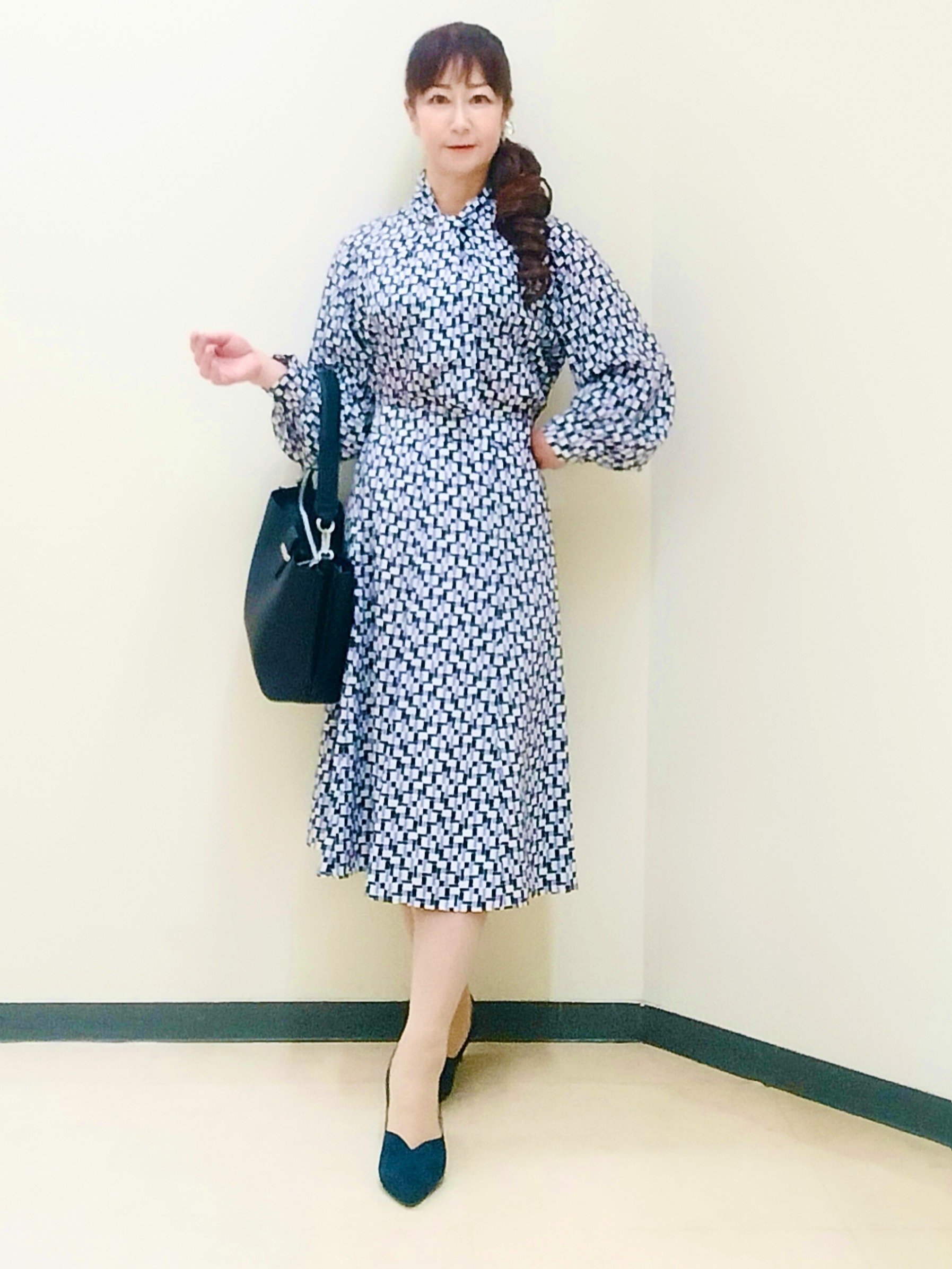 花さんの「Reflect｜【SS-4Lサイズ／セットアップ】幾何柄プリント ボウタイデザインブラウス」を使ったコーディネート
