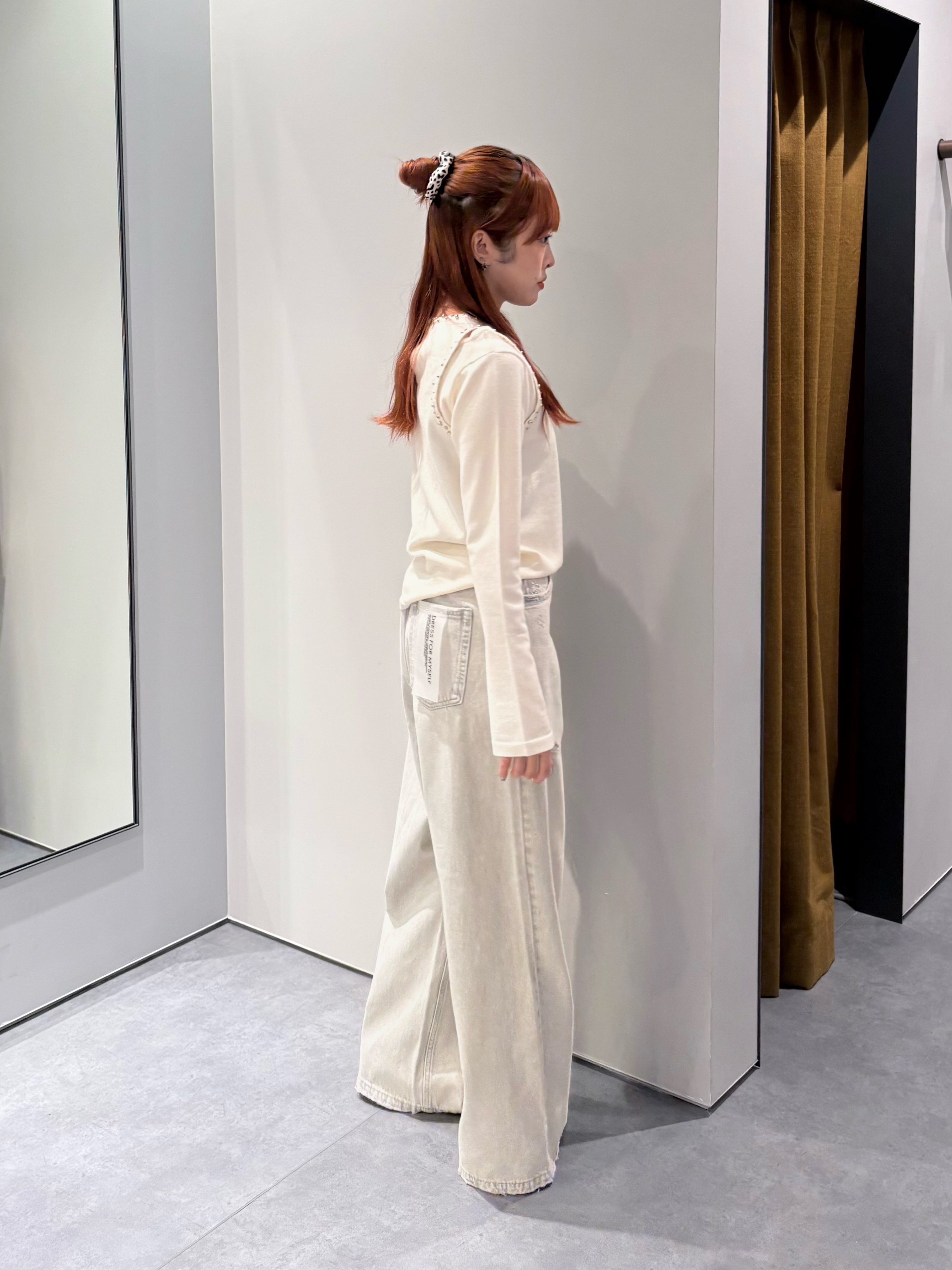 ユアさんの「INDIVI｜サイドギャザー ワイドデニム」を使ったコーディネート