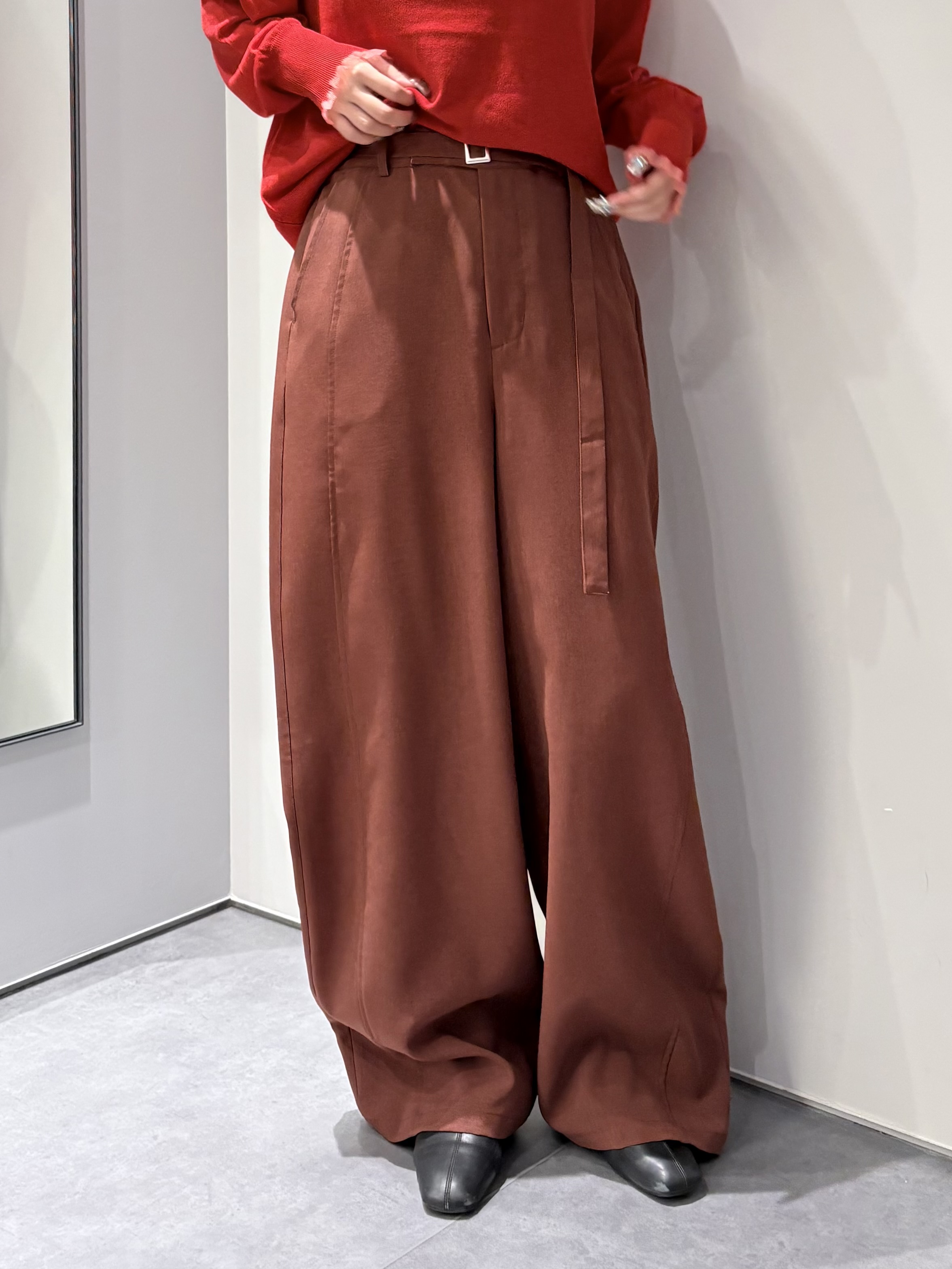 ユアさんの「INDIVI｜ベルト付きバレルパンツ」を使ったコーディネート