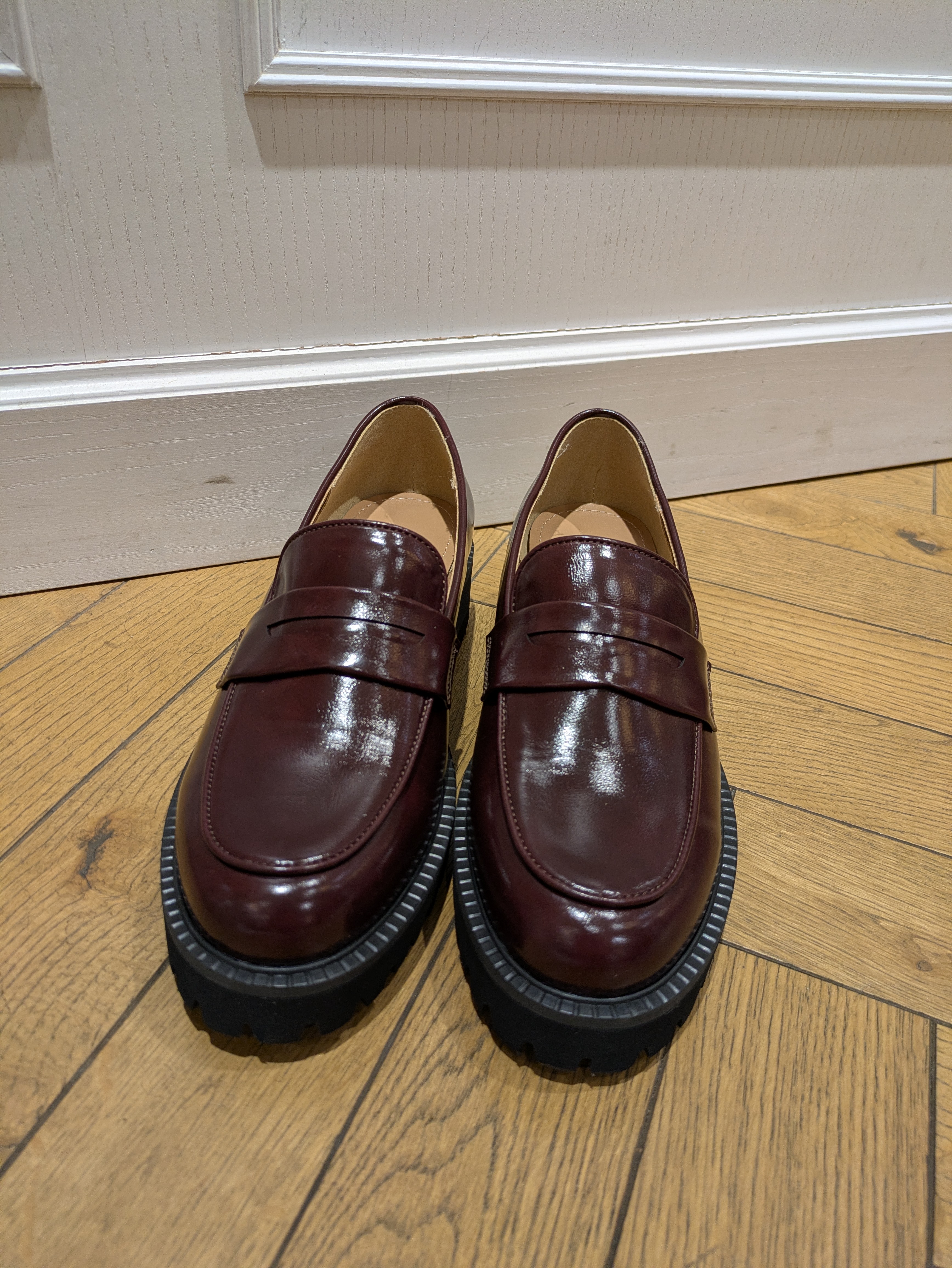 冨澤麻里さんの「Dessin｜【洗濯機ＯＫ】バイカラー配色クルーネックニット」を使ったコーディネート