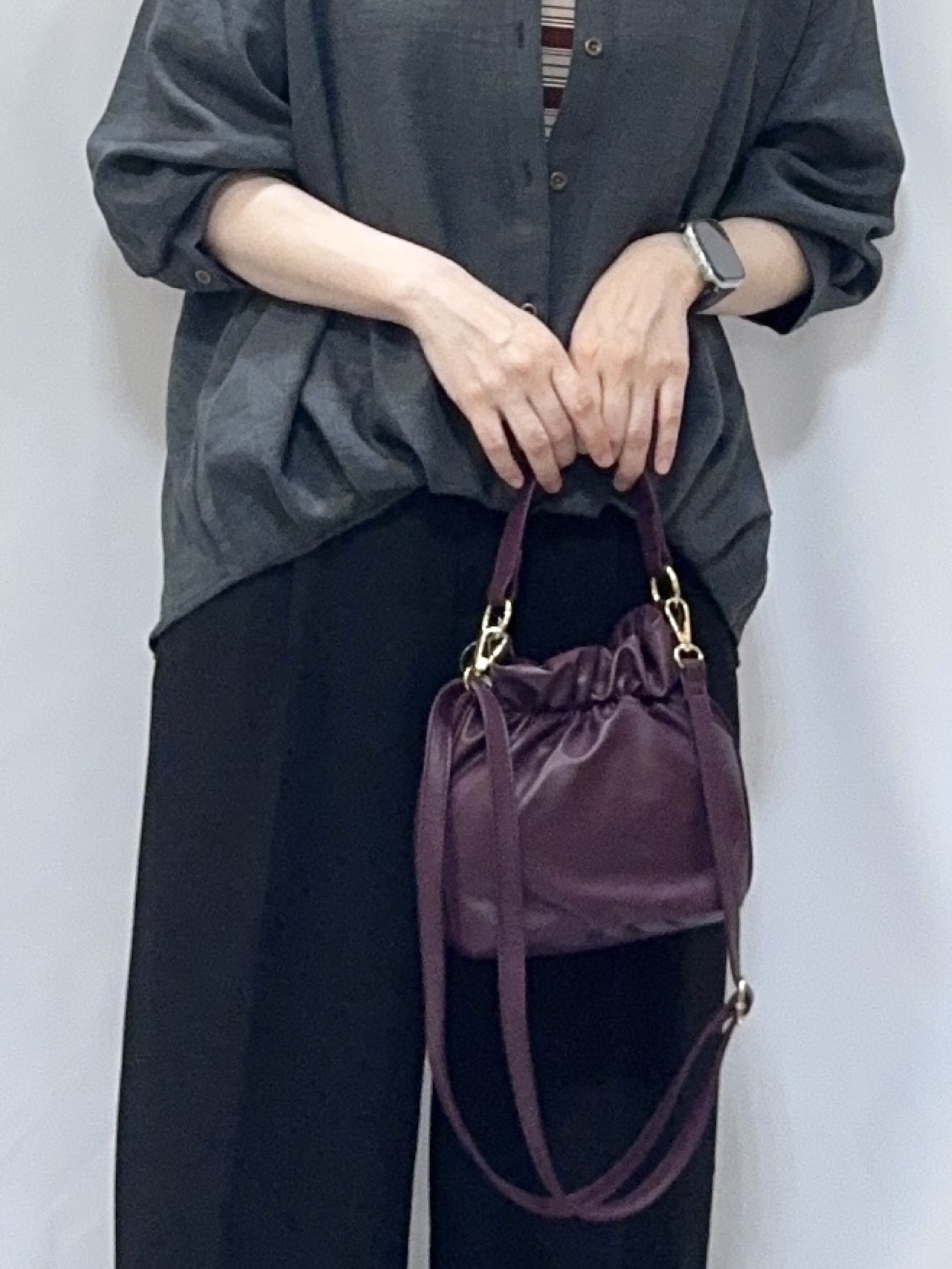 𝐇𝐢𝐫𝐨𝐦𝐢さんの「SHOO･LA･RUE｜【洗濯後しわになりにくい/インしてる風】1枚で着映える裾タックシャツ」を使ったコーディネート