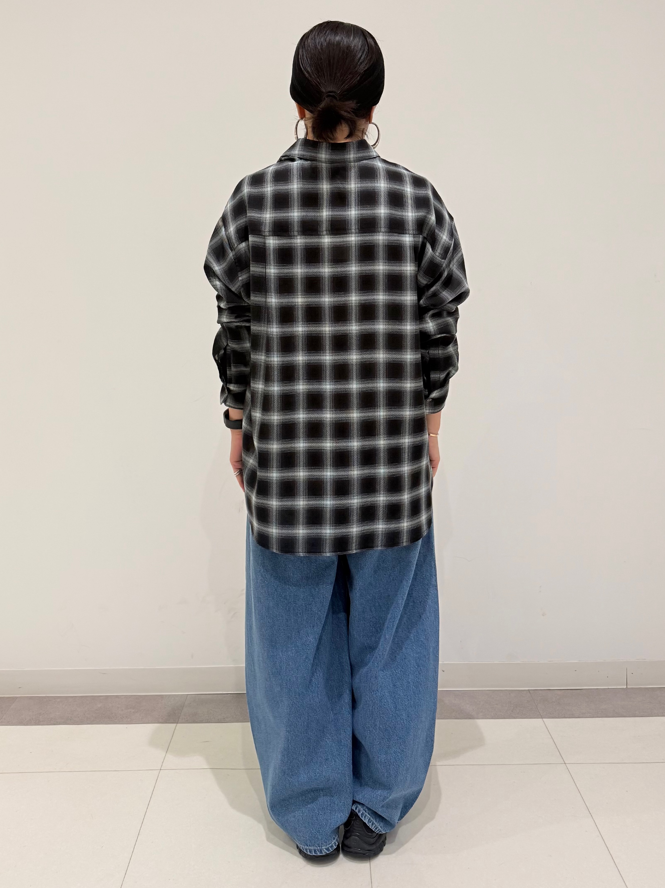 MIYAKAWAさんの「DRESSTERIOR｜【ウォッシャブル】ビエラオンブレチェックシャツ」を使ったコーディネート