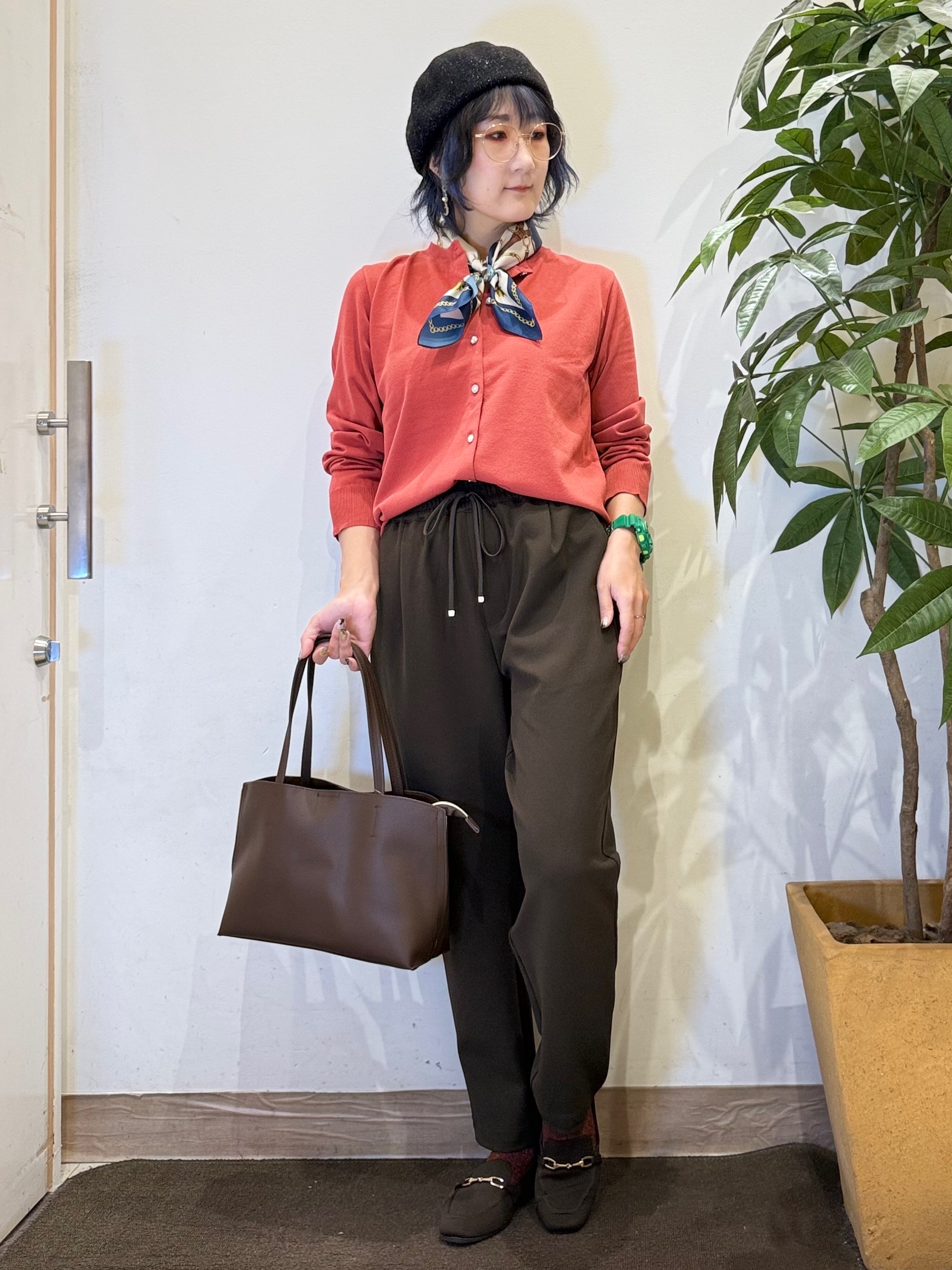misakiさんの「SHOO･LA･RUE｜【洗濯機可/S-LL】マルチボタンが品よく映えるカーディガン」を使ったコーディネート