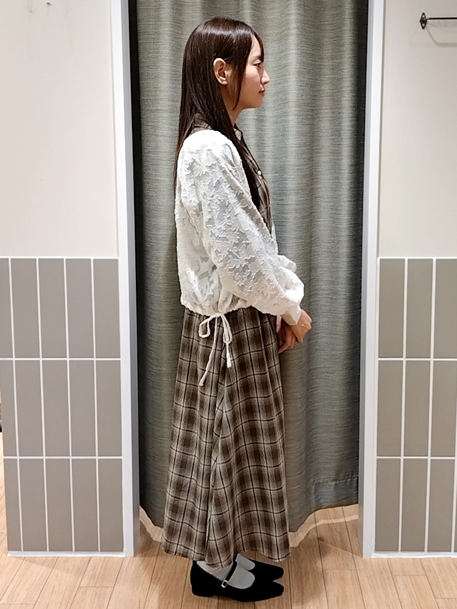 reiaさんの「grove｜上品に華やぐ シアージャカードブラウス」を使ったコーディネート