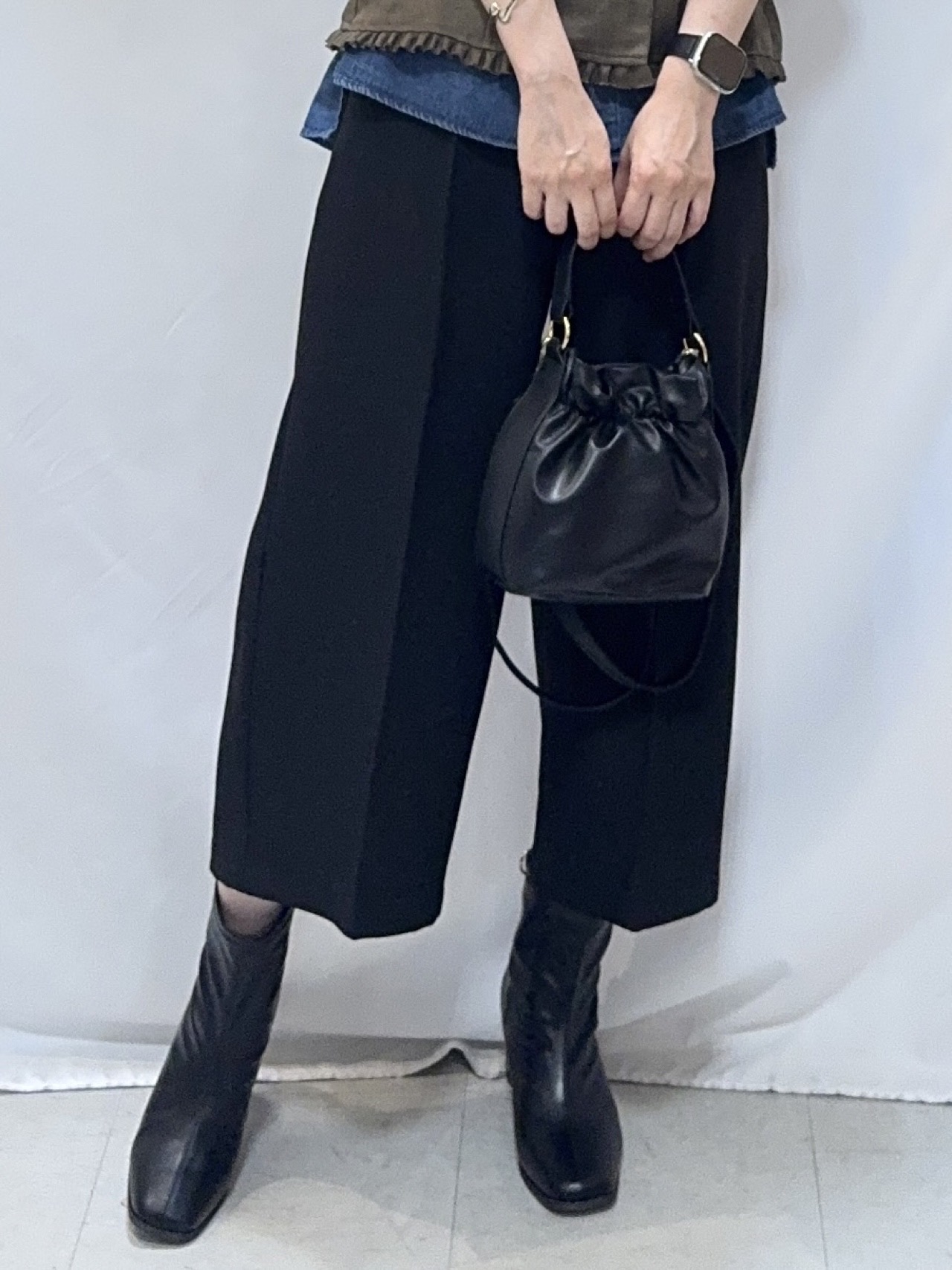 𝐇𝐢𝐫𝐨𝐦𝐢さんの「SHOO･LA･RUE｜【2点セット／着方いろいろ】ビスチェ&times;センタープレスパンツ セットアップ」を使ったコーディネート