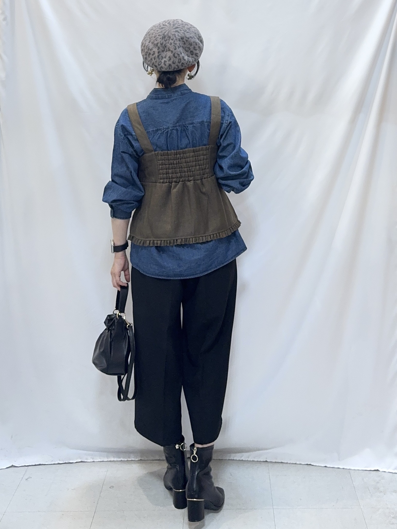 𝐇𝐢𝐫𝐨𝐦𝐢さんの「SHOO･LA･RUE｜【2点セット／着方いろいろ】ビスチェ&times;センタープレスパンツ セットアップ」を使ったコーディネート