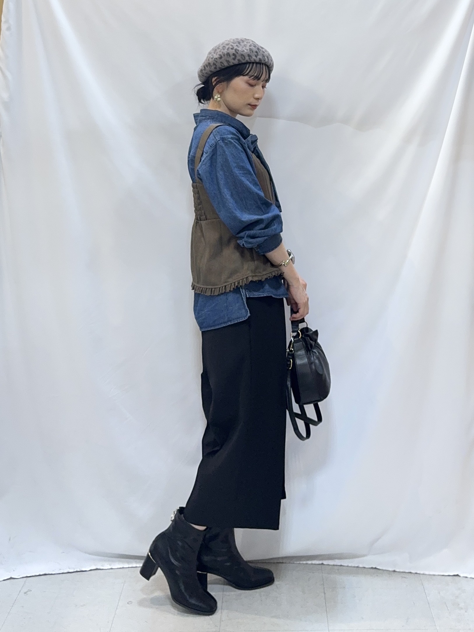 𝐇𝐢𝐫𝐨𝐦𝐢さんの「SHOO･LA･RUE｜【2点セット／着方いろいろ】ビスチェ&times;センタープレスパンツ セットアップ」を使ったコーディネート