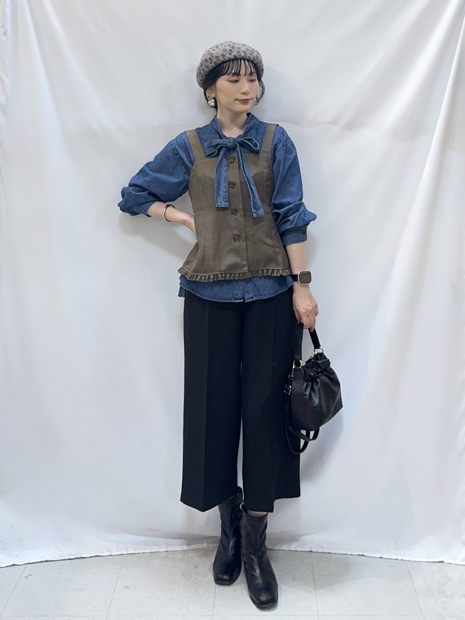 𝐇𝐢𝐫𝐨𝐦𝐢さんの「SHOO･LA･RUE｜【2点セット／着方いろいろ】ビスチェ&times;センタープレスパンツ セットアップ」を使ったコーディネート