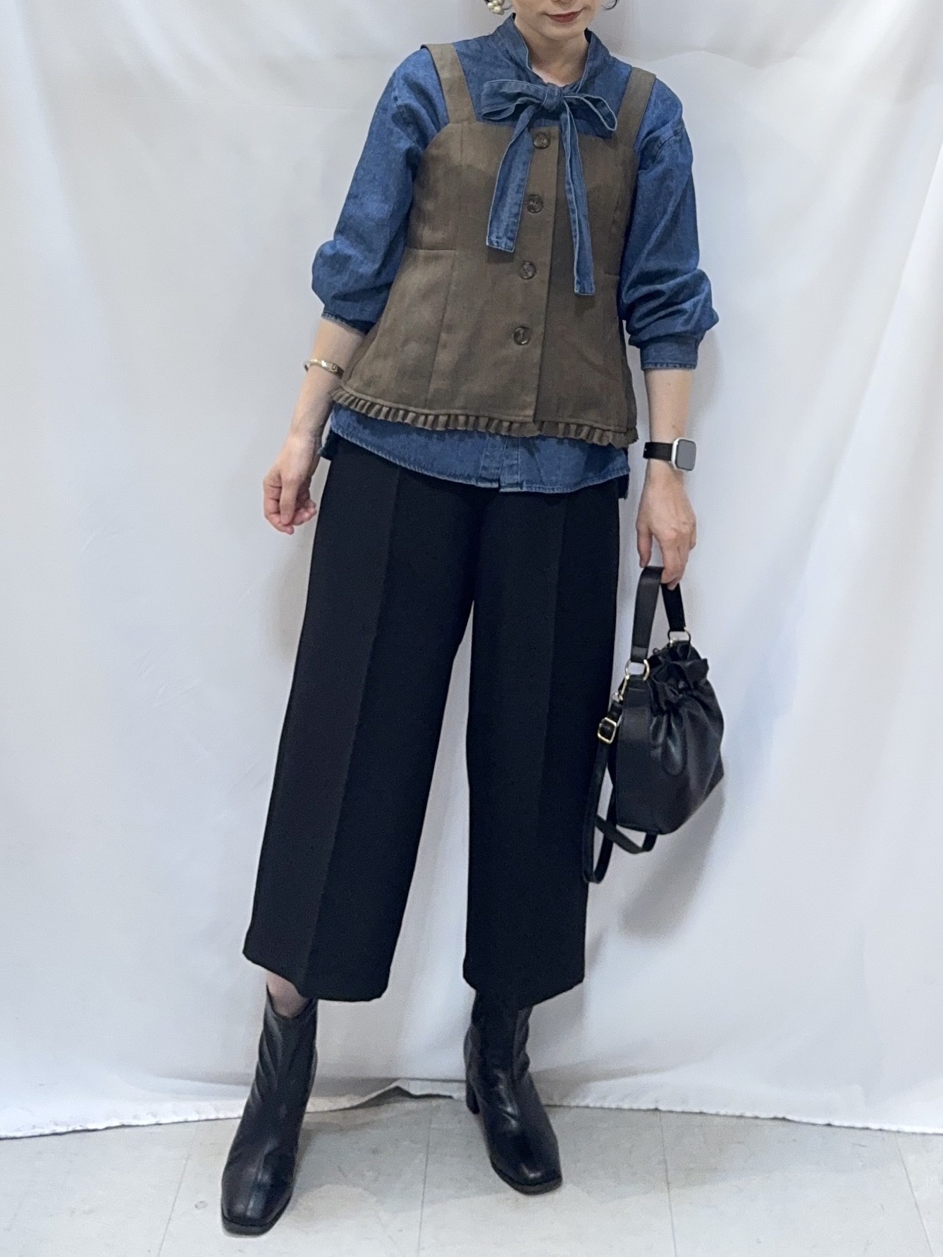 𝐇𝐢𝐫𝐨𝐦𝐢さんの「SHOO･LA･RUE｜【2点セット／着方いろいろ】ビスチェ&times;センタープレスパンツ セットアップ」を使ったコーディネート