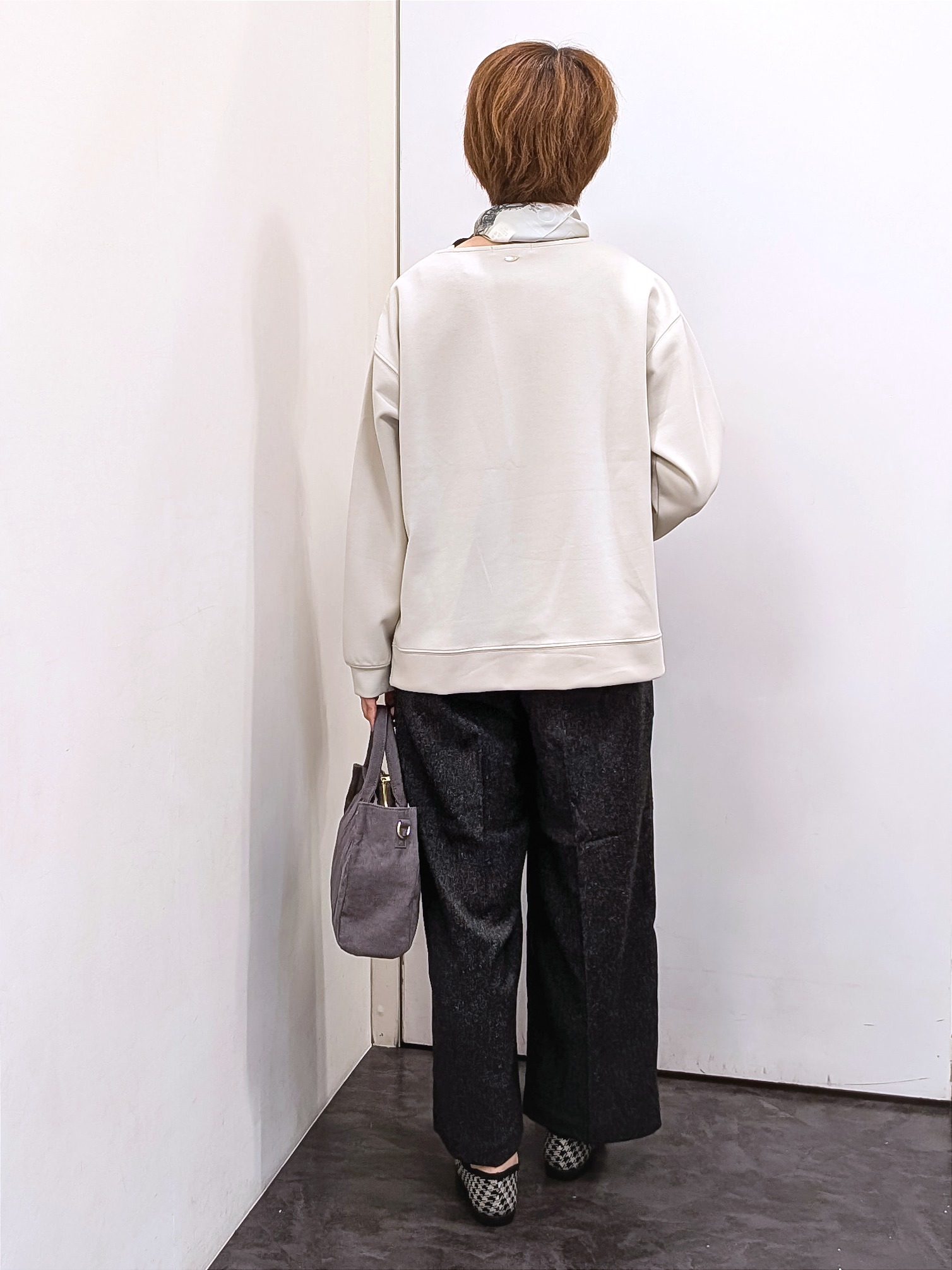 やまちゃんさんの「grove｜【着こなしを自在に楽しむ】ダンボールサイドジップトップス」を使ったコーディネート