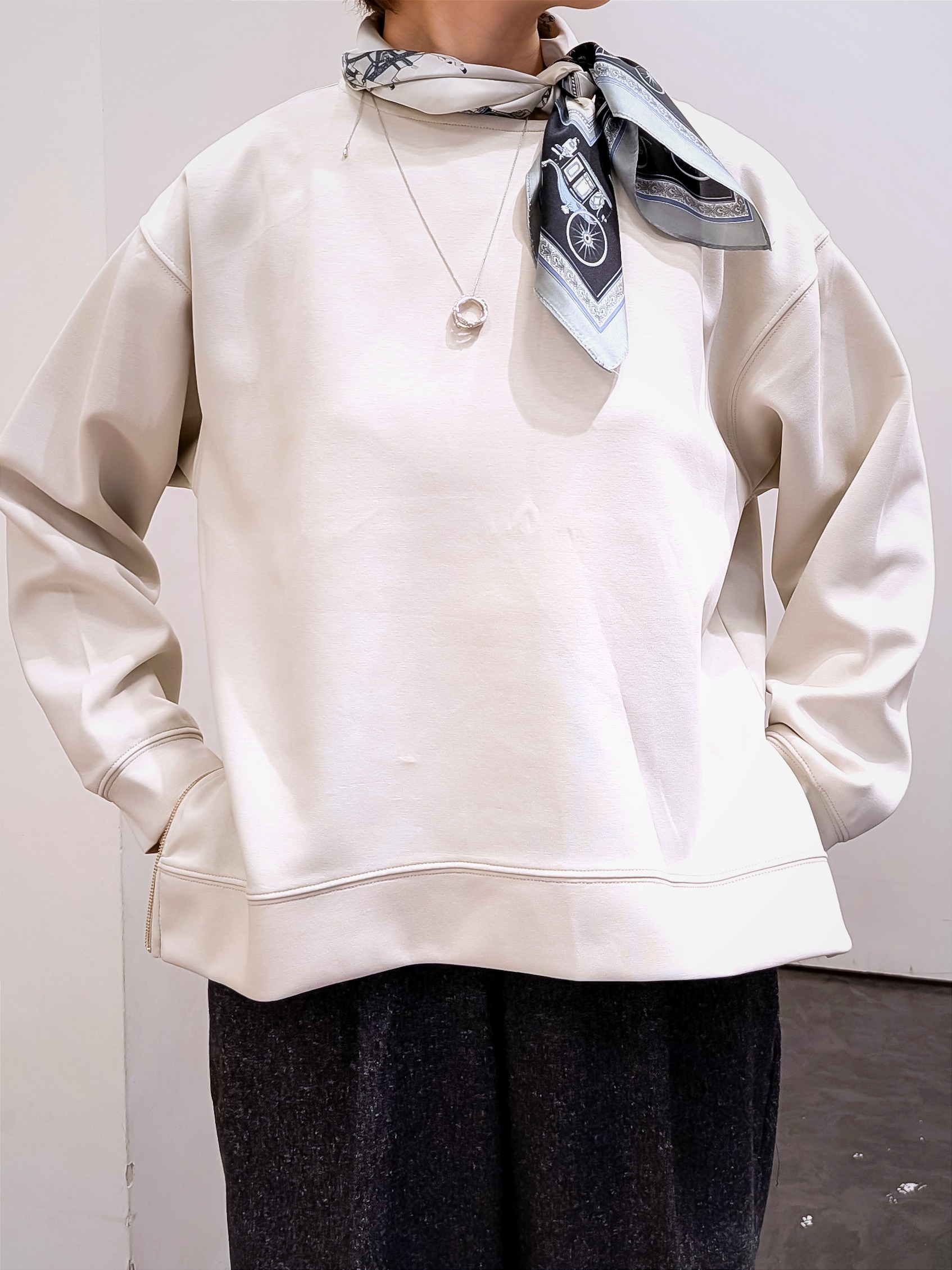 やまちゃんさんの「grove｜【着こなしを自在に楽しむ】ダンボールサイドジップトップス」を使ったコーディネート