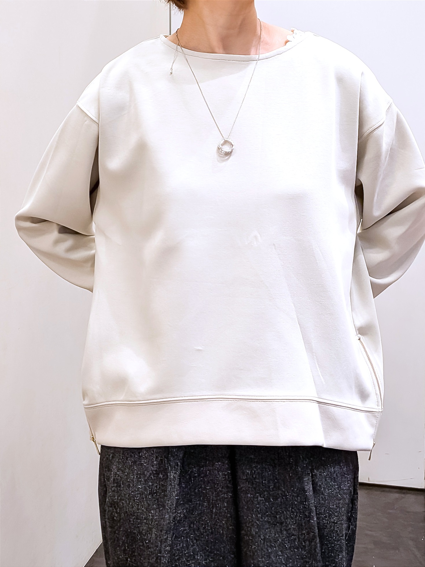 やまちゃんさんの「grove｜【着こなしを自在に楽しむ】ダンボールサイドジップトップス」を使ったコーディネート