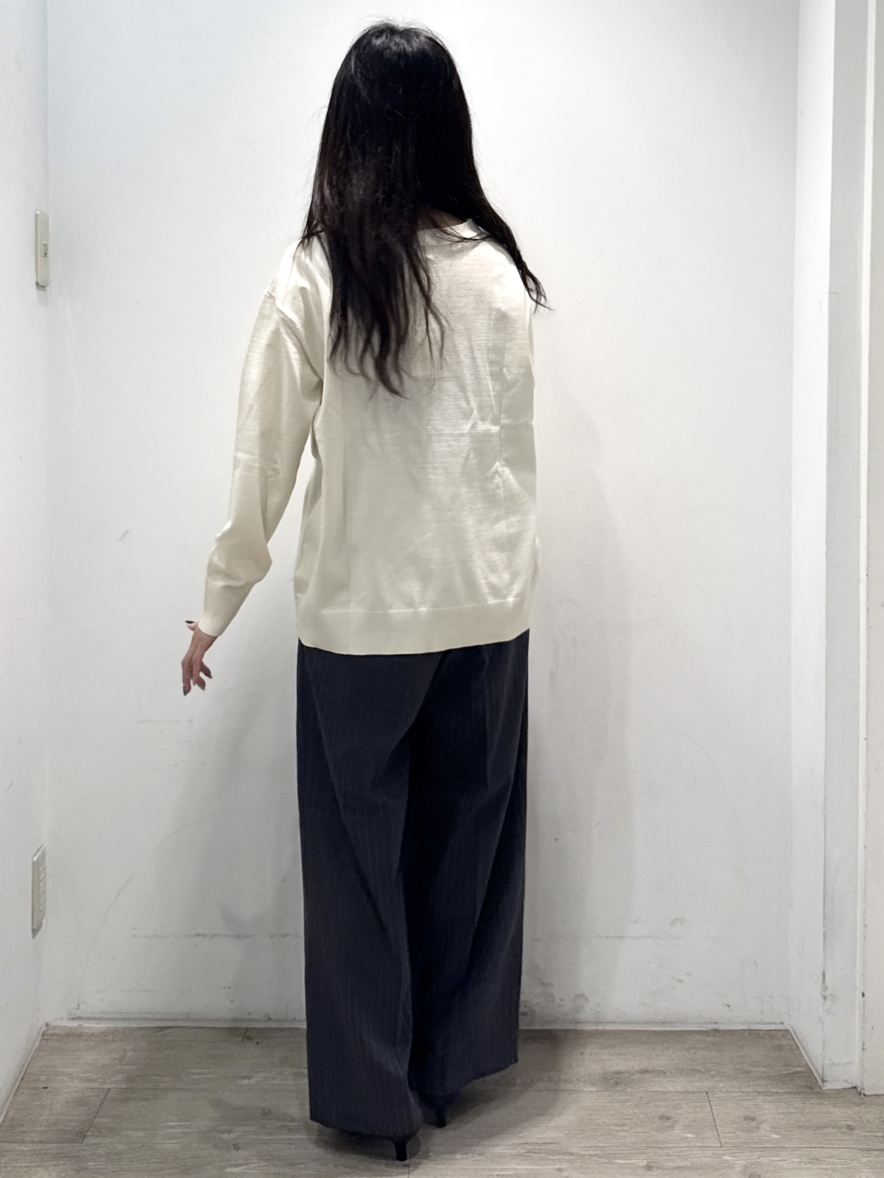 yuicciさんの「OPAQUE.CLIP｜レース付きVネックニット【洗濯機OK】」を使ったコーディネート