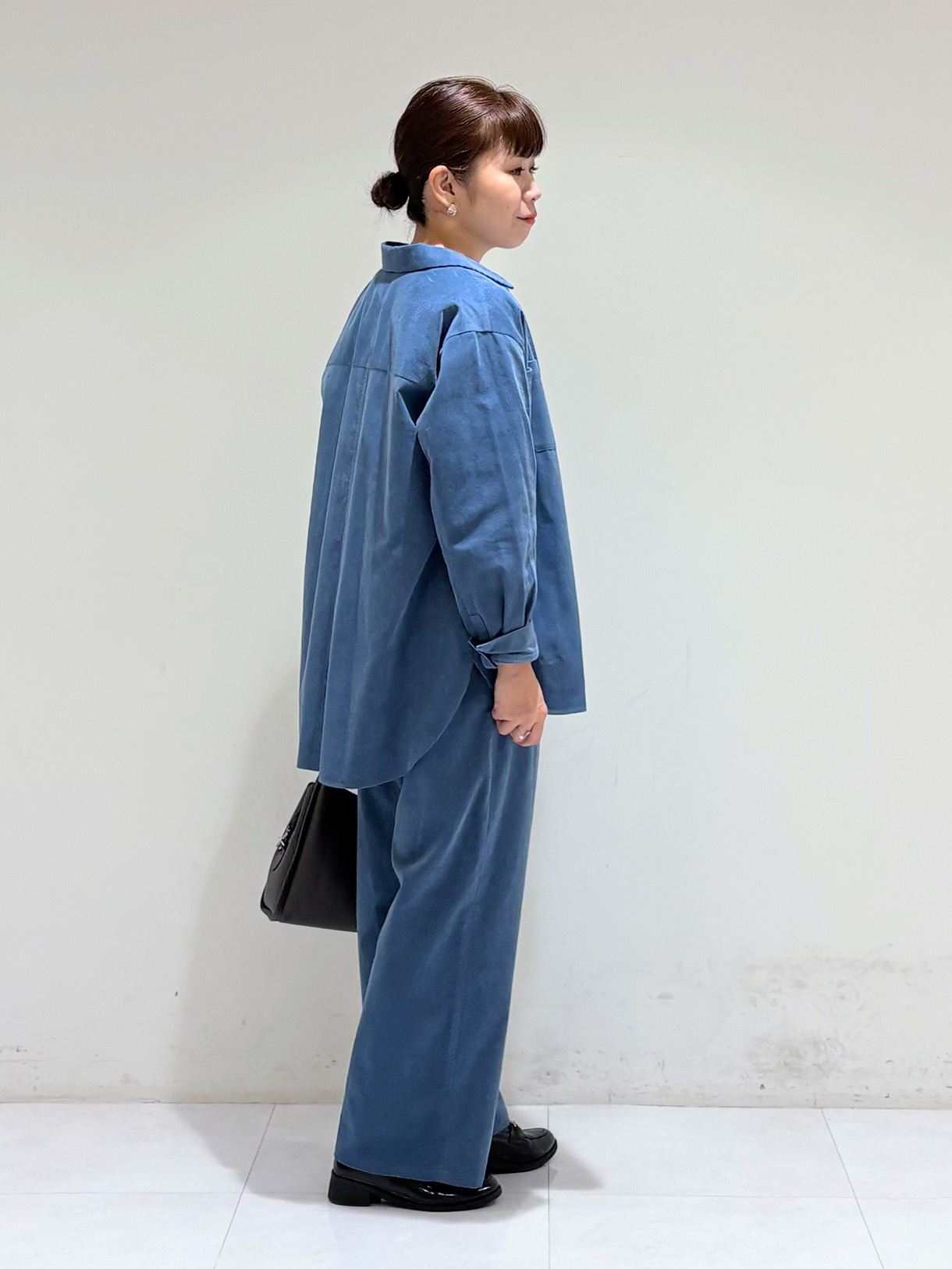 tsuyuさんの「INDIVI｜【合皮／ショルダー付】メタルデザイン ミドルバッグ」を使ったコーディネート