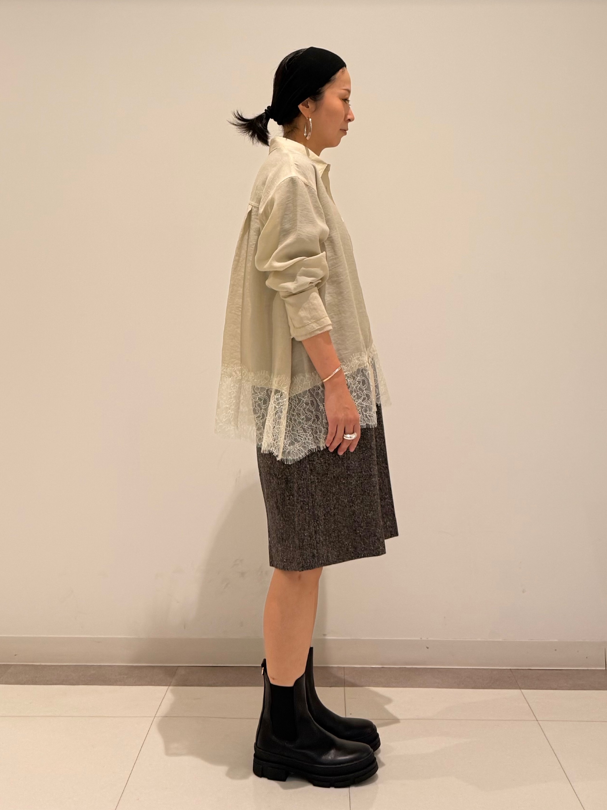 MIYAKAWAさんの「DRESSTERIOR｜ヴィンテージライク レーストリムシャツ」を使ったコーディネート