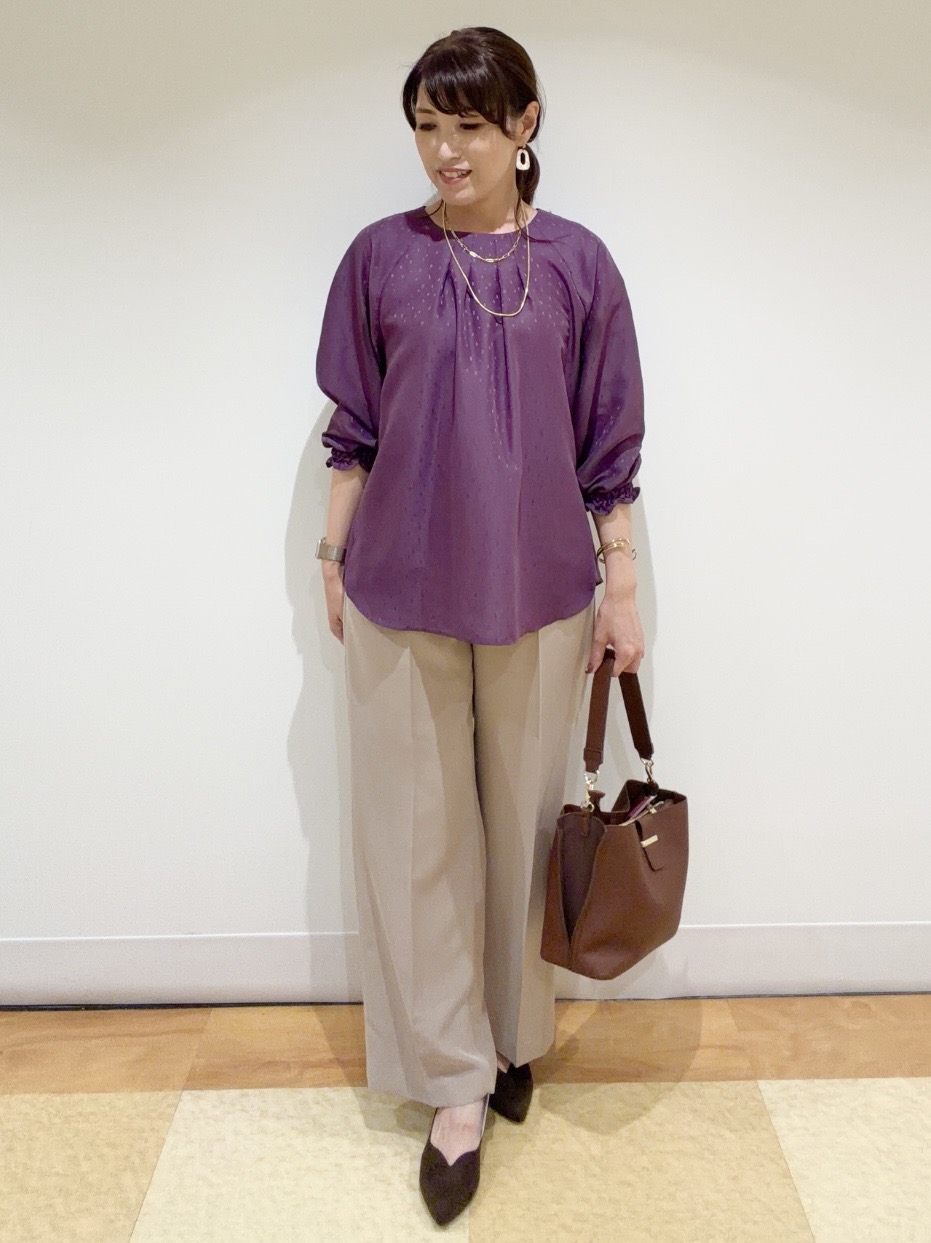 ayaさんの「Reflect｜タックデザイン ラグランスリーブブラウス」を使ったコーディネート