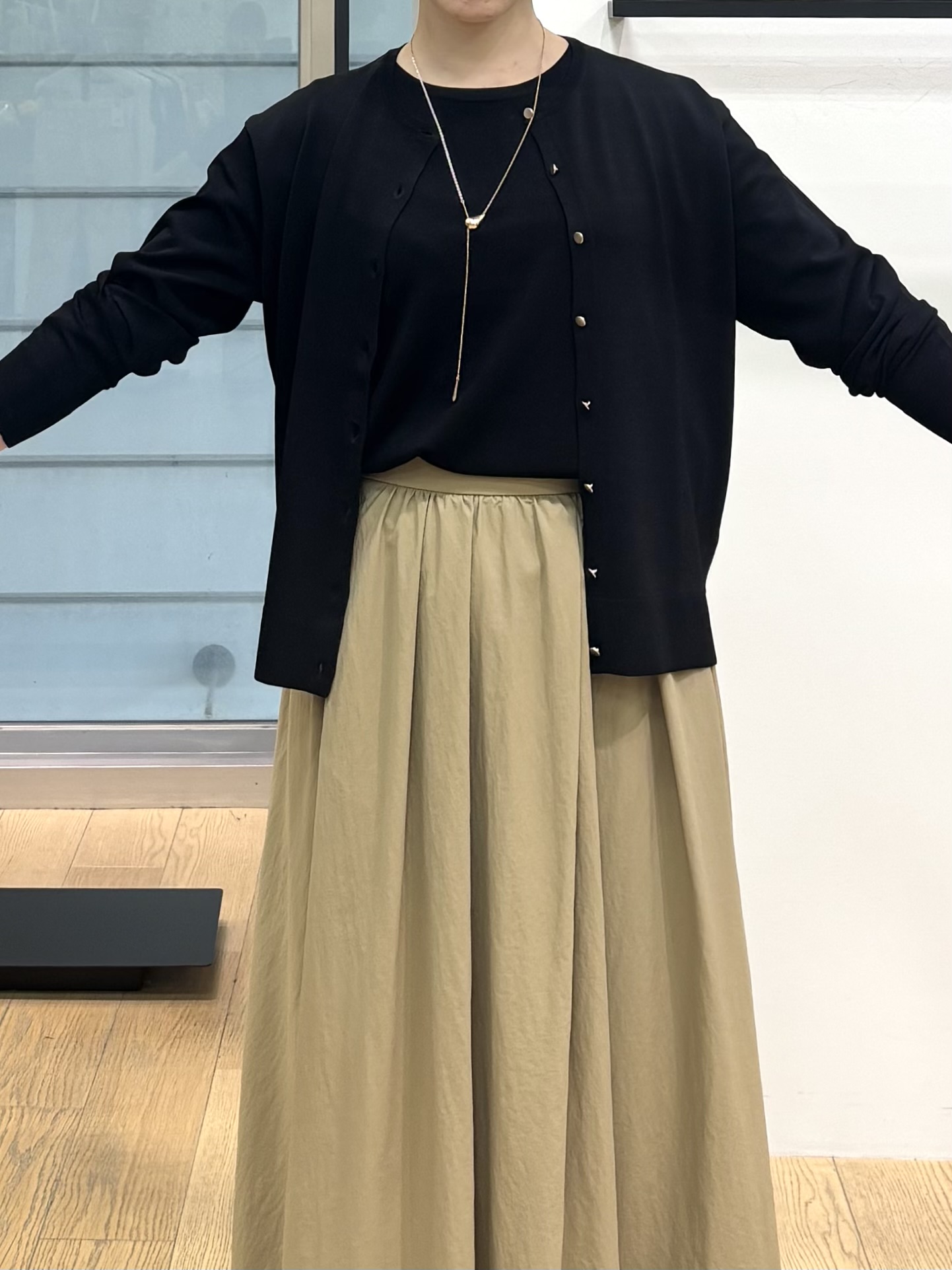 asamiさんの「INDIVI｜【2点セット】5分袖ニット＆カーディガン きれいめアンサンブルニット」を使ったコーディネート