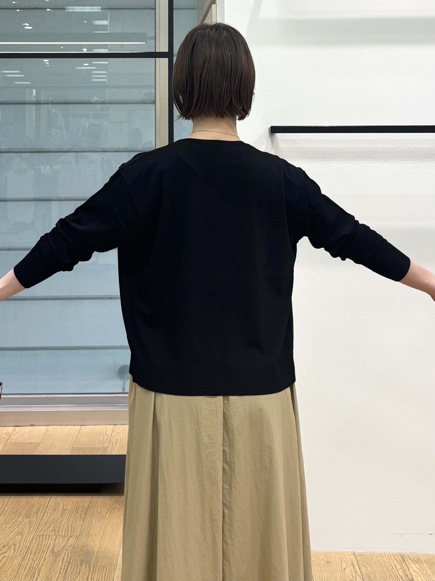 asamiさんの「INDIVI｜【2点セット】5分袖ニット＆カーディガン きれいめアンサンブルニット」を使ったコーディネート
