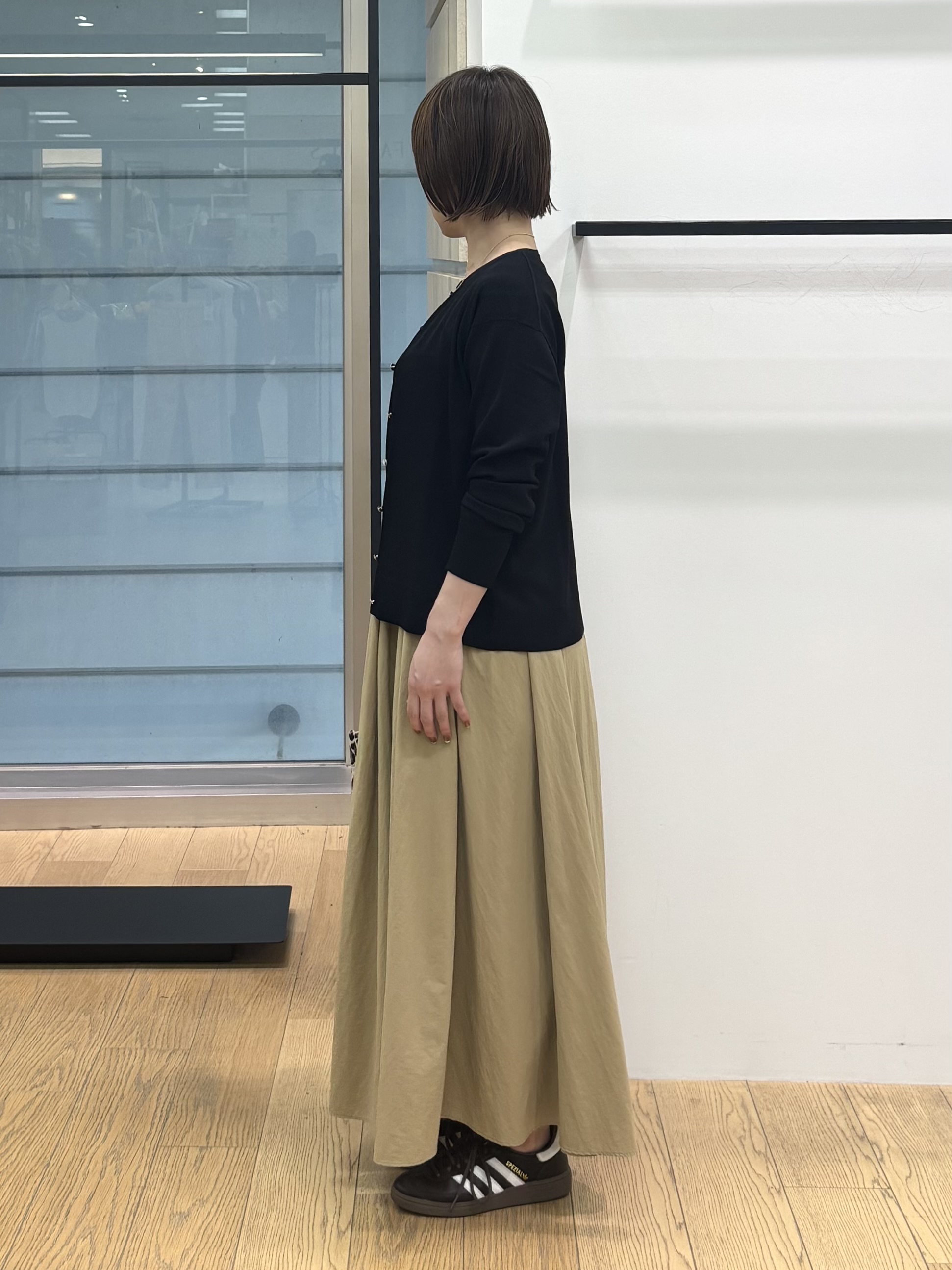 asamiさんの「INDIVI｜【2点セット】5分袖ニット＆カーディガン きれいめアンサンブルニット」を使ったコーディネート