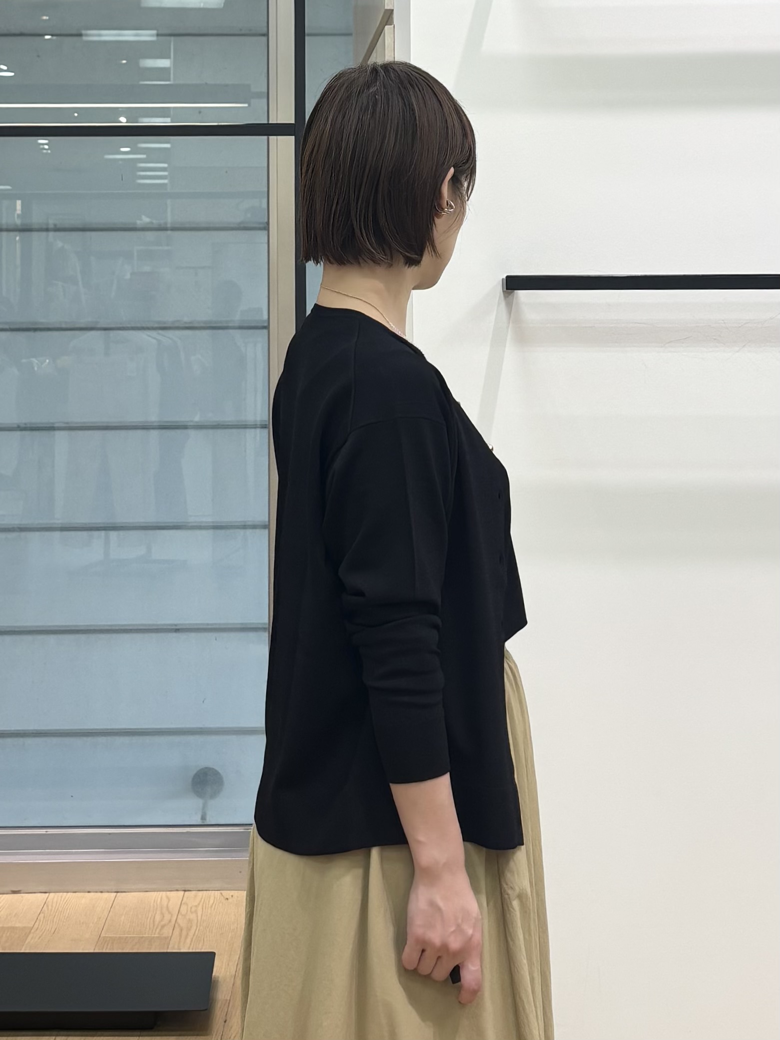 asamiさんの「INDIVI｜【2点セット】5分袖ニット＆カーディガン きれいめアンサンブルニット」を使ったコーディネート