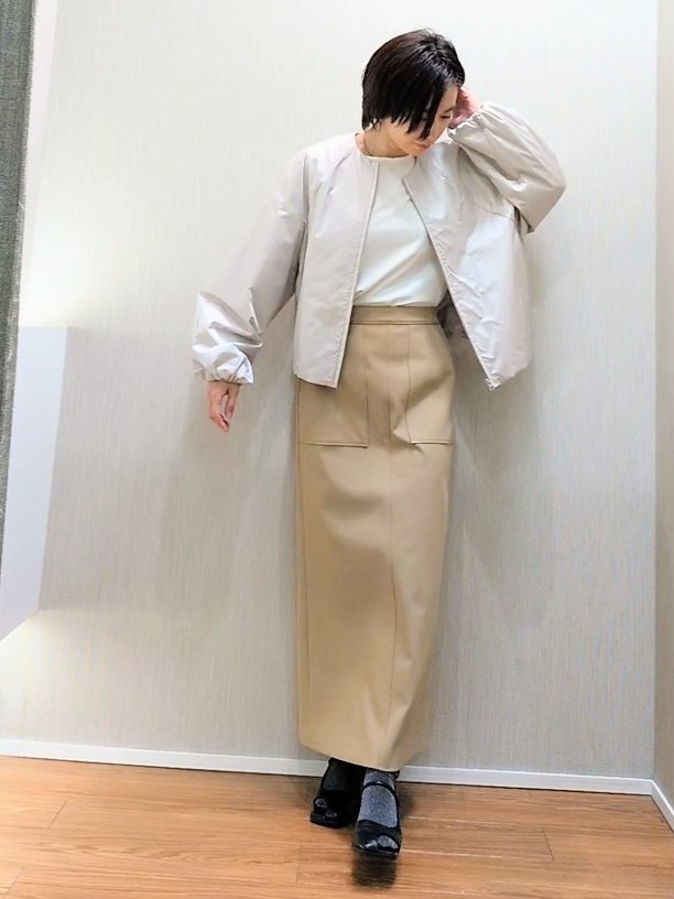 ミズタさんの「UNTITLED｜【楽にきれい見え/体型カバー】パフスリーブジャージトップス」を使ったコーディネート