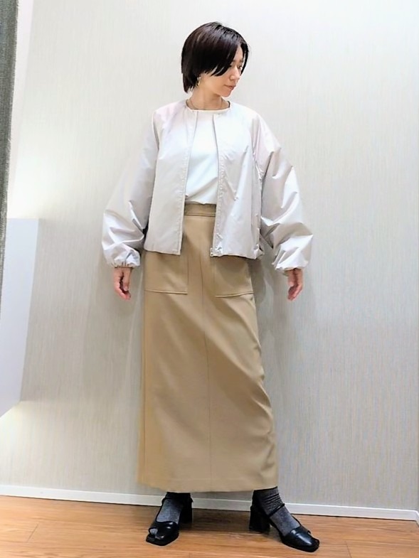 ミズタさんの「UNTITLED｜【楽にきれい見え/体型カバー】パフスリーブジャージトップス」を使ったコーディネート