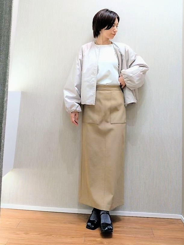 ミズタさんの「UNTITLED｜【楽にきれい見え/体型カバー】パフスリーブジャージトップス」を使ったコーディネート
