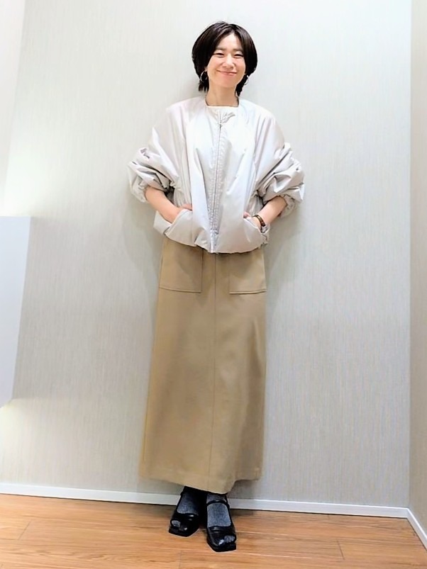 ミズタさんの「UNTITLED｜【楽にきれい見え/体型カバー】パフスリーブジャージトップス」を使ったコーディネート