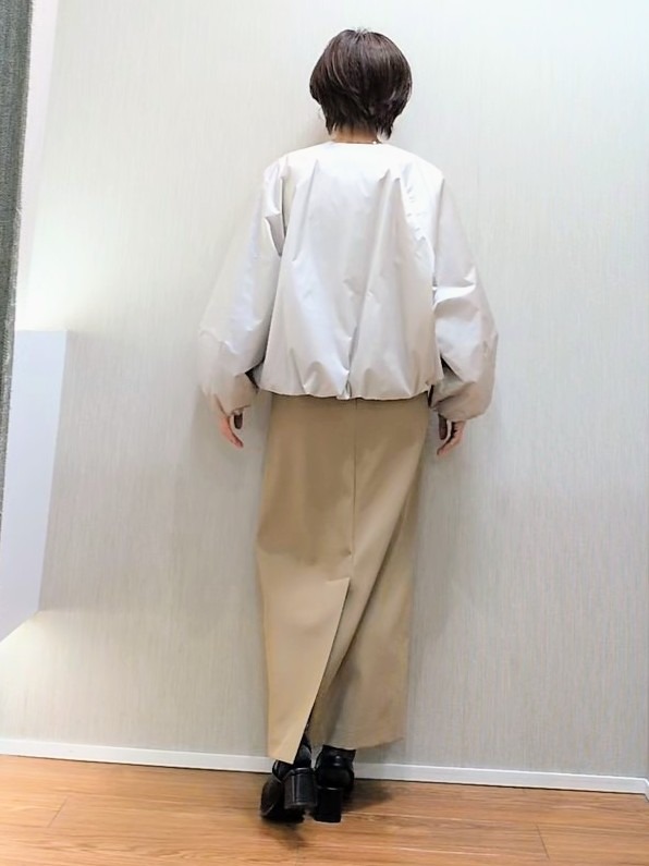 ミズタさんの「UNTITLED｜【楽にきれい見え/体型カバー】パフスリーブジャージトップス」を使ったコーディネート