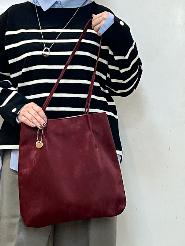haruさんの「SHOO･LA･RUE｜【洗濯機可/S-LL】抜け感ある着こなしに 金ボタン付き スポンディッシュ クルーネックニット」を使ったコーディネート