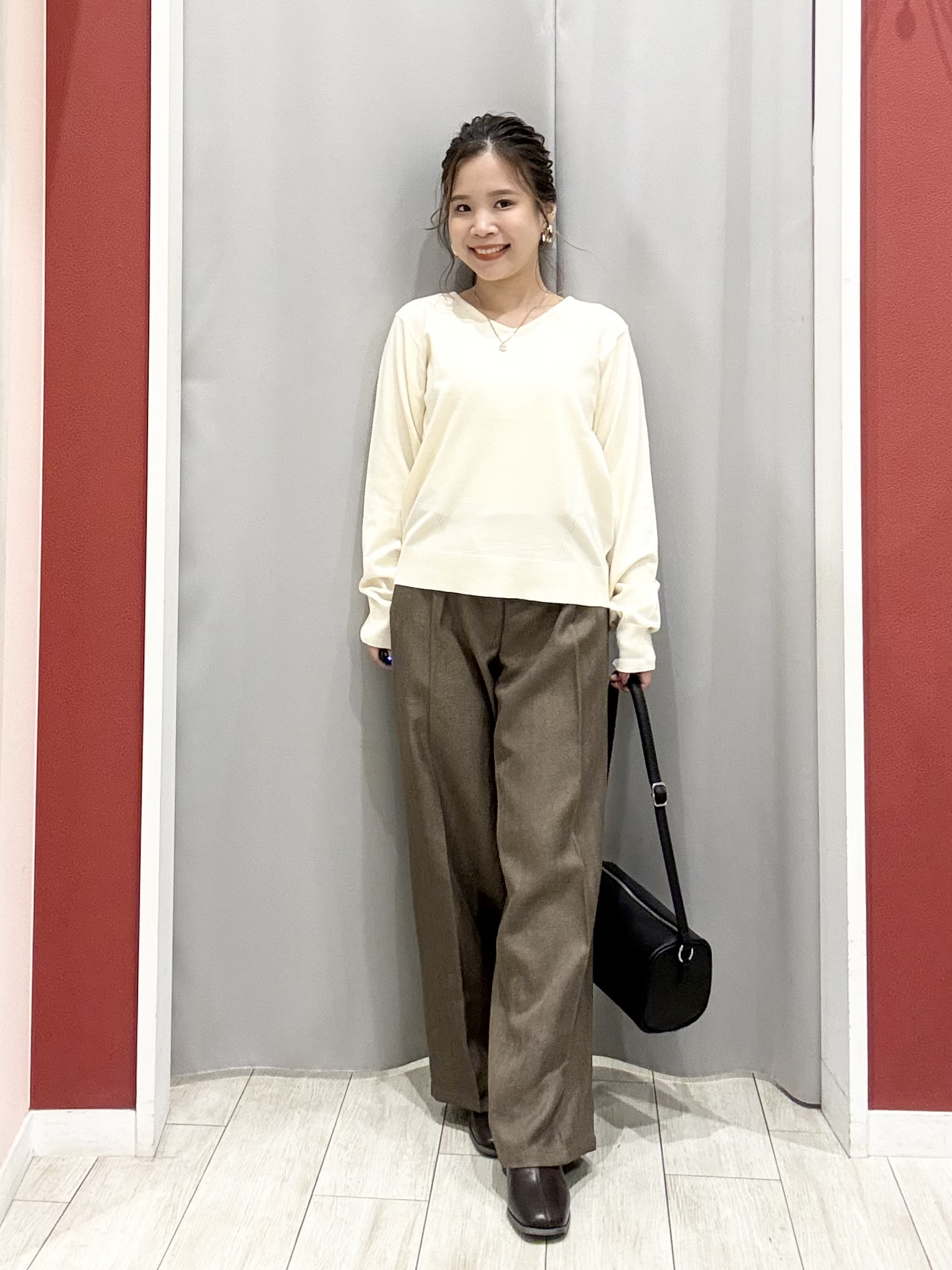 shioさんの「SHOO･LA･RUE｜【2点セット／着方いろいろ】ビスチェ&times;センタープレスパンツ セットアップ」を使ったコーディネート