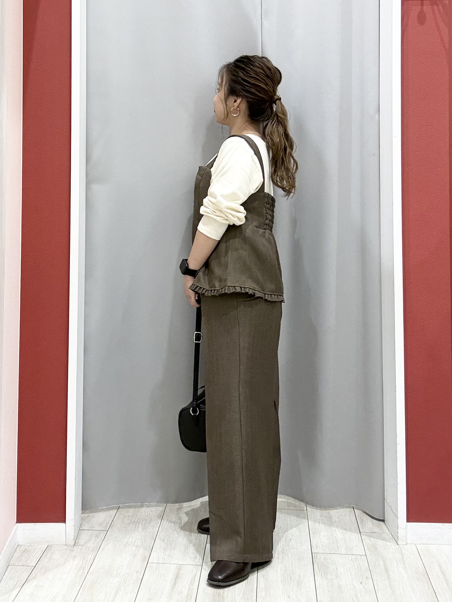 shioさんの「SHOO･LA･RUE｜【2点セット／着方いろいろ】ビスチェ&times;センタープレスパンツ セットアップ」を使ったコーディネート