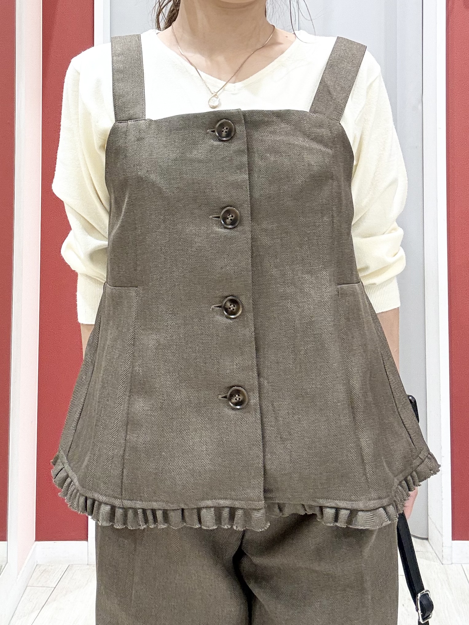 shioさんの「SHOO･LA･RUE｜【2点セット／着方いろいろ】ビスチェ&times;センタープレスパンツ セットアップ」を使ったコーディネート