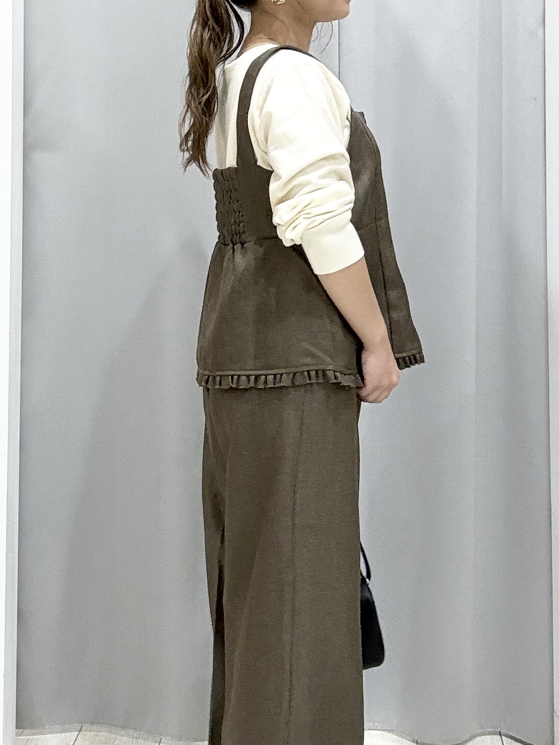 shioさんの「SHOO･LA･RUE｜【2点セット／着方いろいろ】ビスチェ&times;センタープレスパンツ セットアップ」を使ったコーディネート