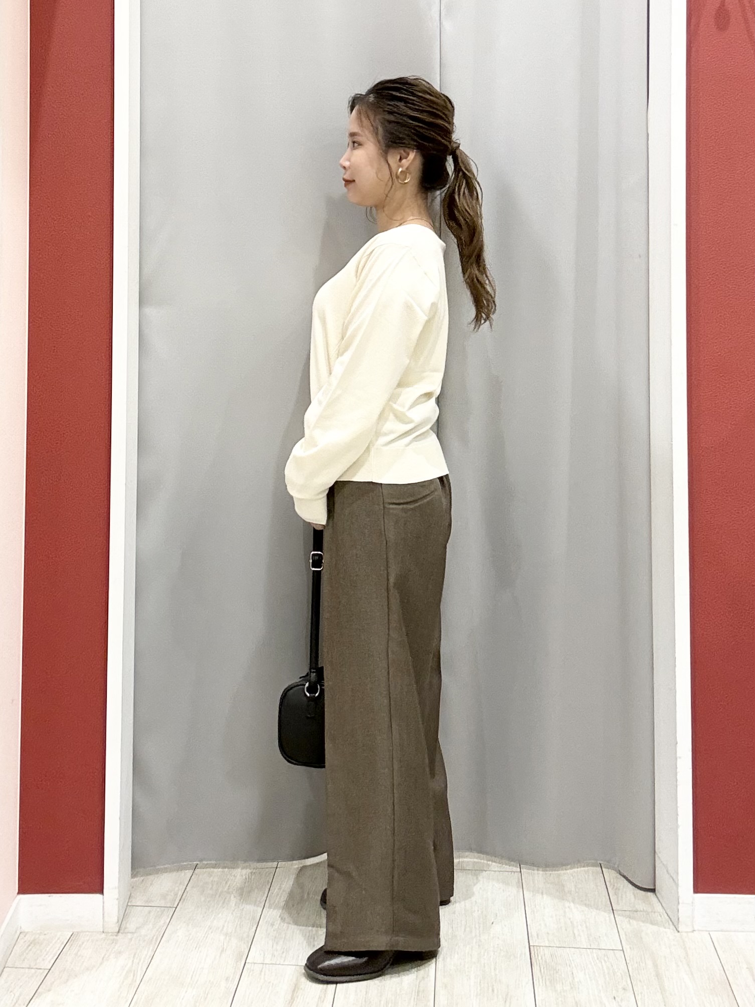 shioさんの「SHOO･LA･RUE｜【2点セット／着方いろいろ】ビスチェ&times;センタープレスパンツ セットアップ」を使ったコーディネート