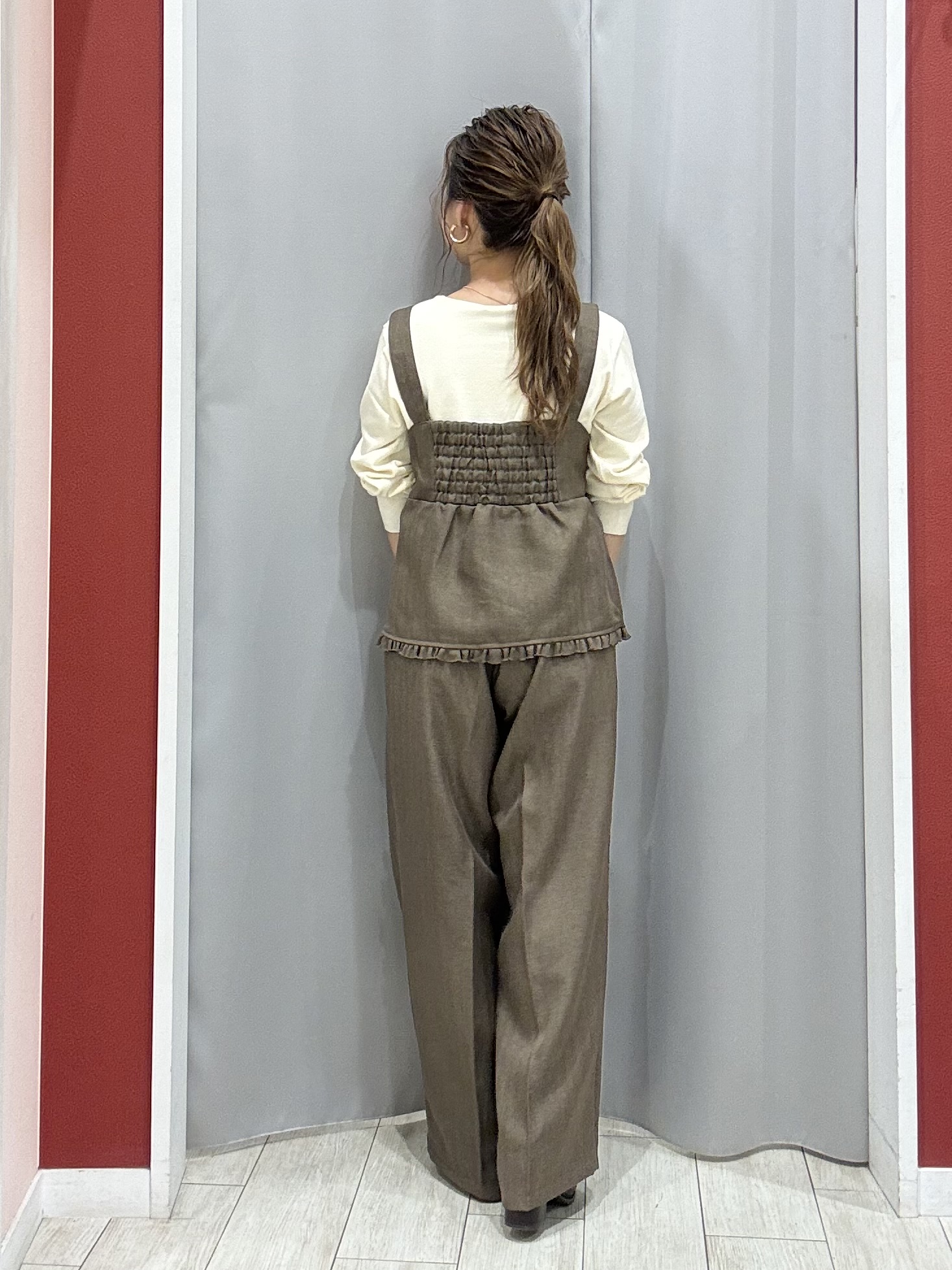 shioさんの「SHOO･LA･RUE｜【2点セット／着方いろいろ】ビスチェ&times;センタープレスパンツ セットアップ」を使ったコーディネート